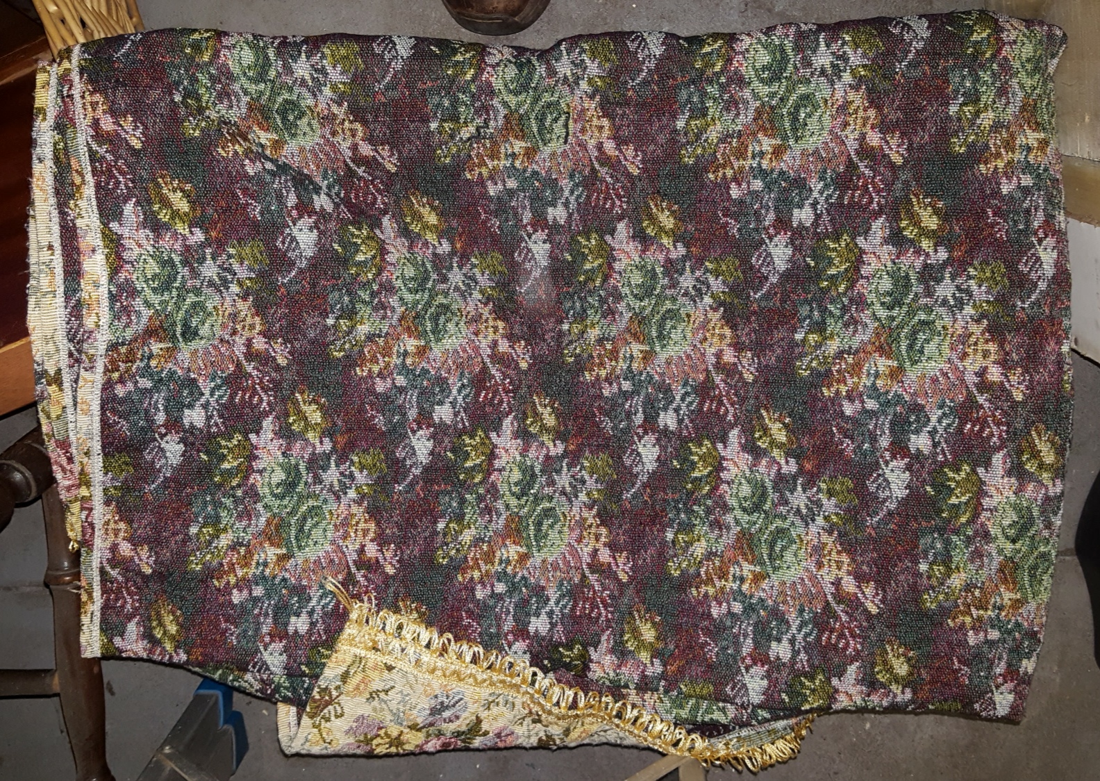 Box of Vintage Rugs & Throws - Image 5 of 10