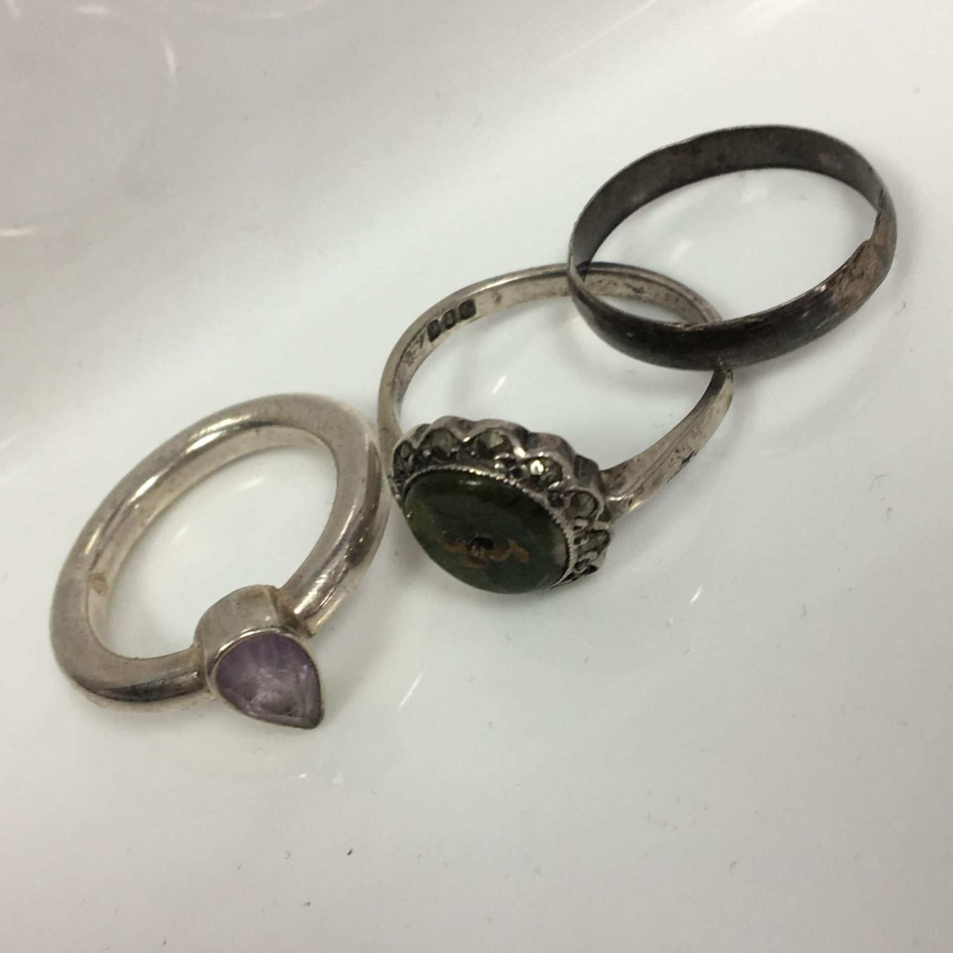 A group of three silver (925) vintage rings for scrap or repair. Total weight 9.4g. Includes free UK