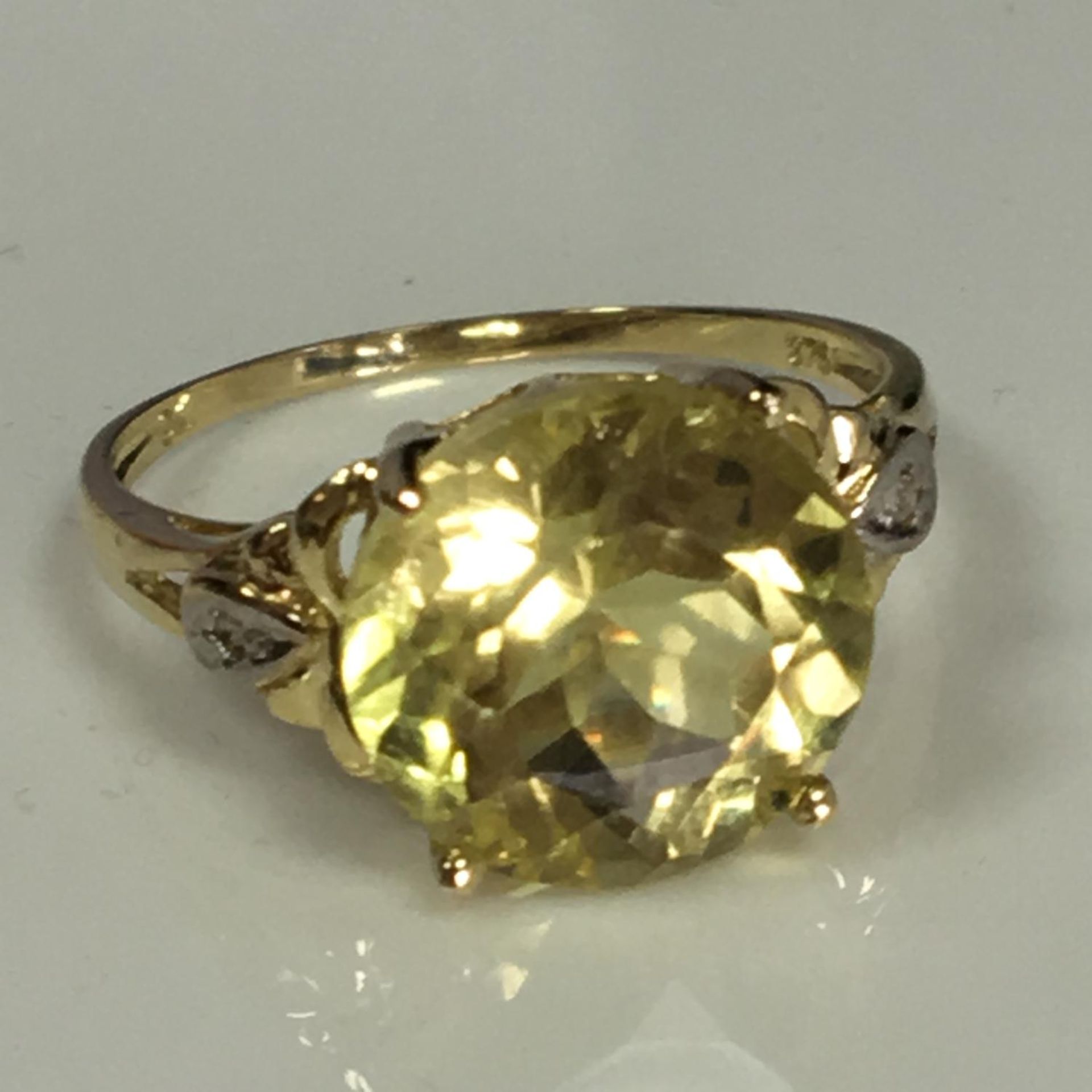 9ct gold ring (stamped 375) with an exceptionally large lemon quartz solitaire stone at 11mm