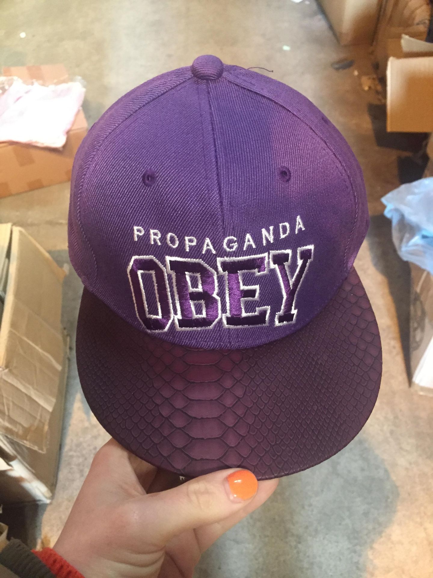 100 Purple Obey style hats - Image 2 of 4