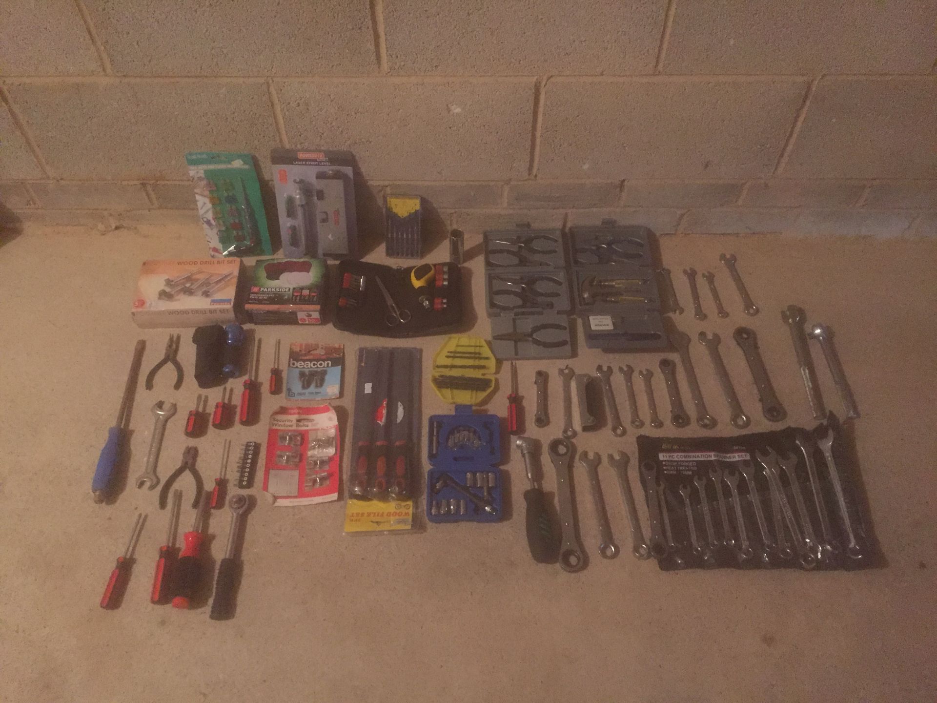 HUGE JOB LOT OF VARIOUS POWER TOOLS, HAND TOOLS, ACCESSORIES, NO RESERVE - Image 4 of 8