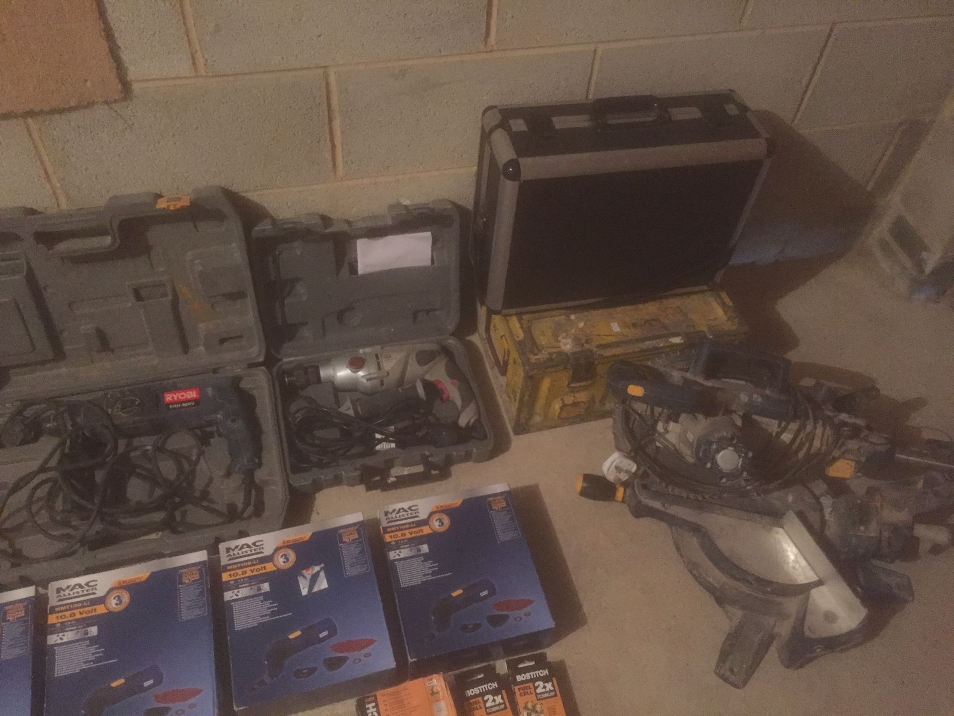 HUGE JOB LOT OF VARIOUS POWER TOOLS, HAND TOOLS, ACCESSORIES, NO RESERVE - Image 3 of 8