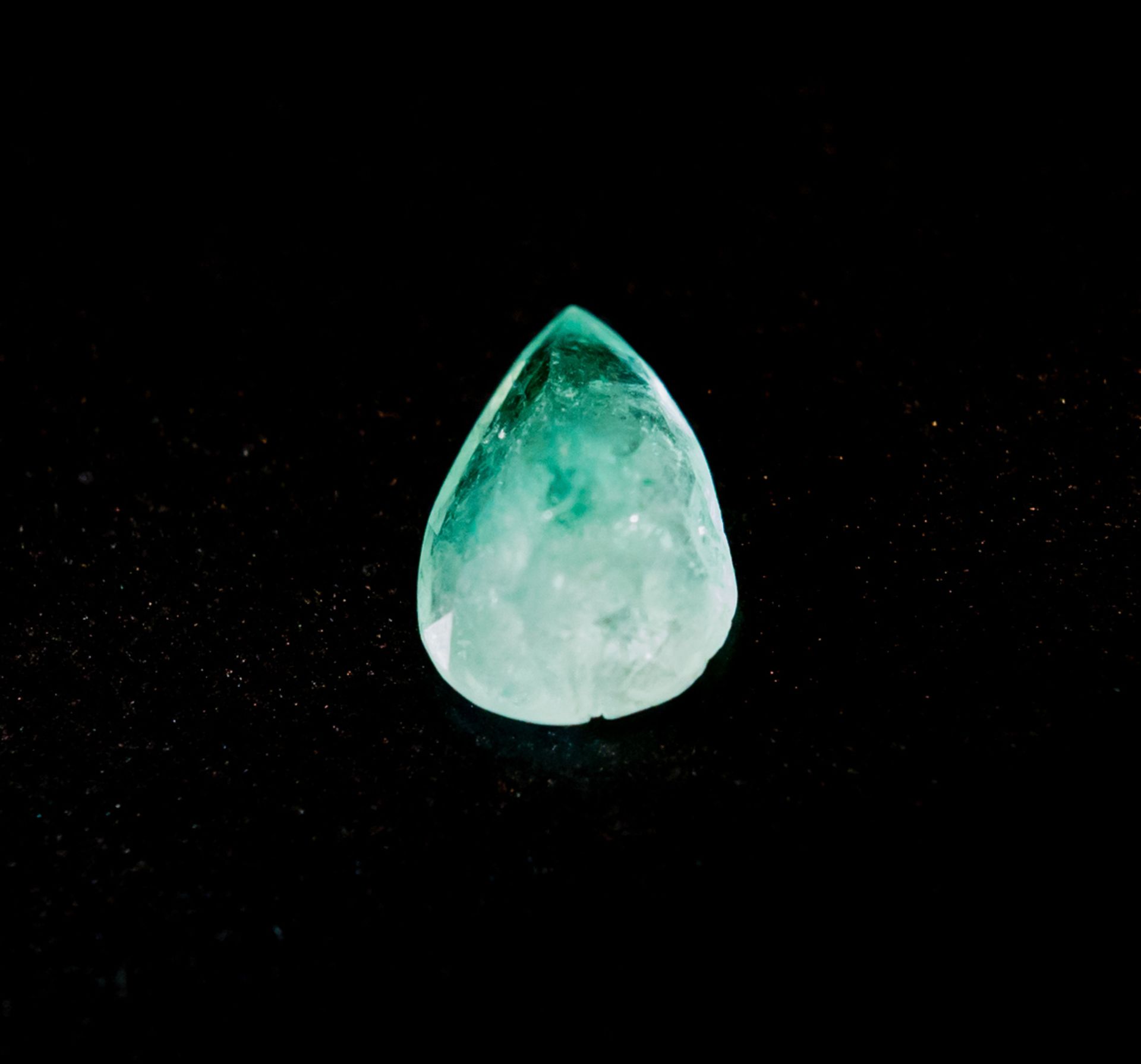 Loose Pear-Shaped Emerald (2.24ct)