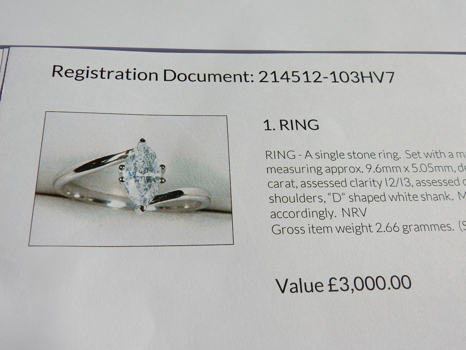 An 18 carat white gold diamond pear shaped cluster head ring. - Bild 6 aus 6