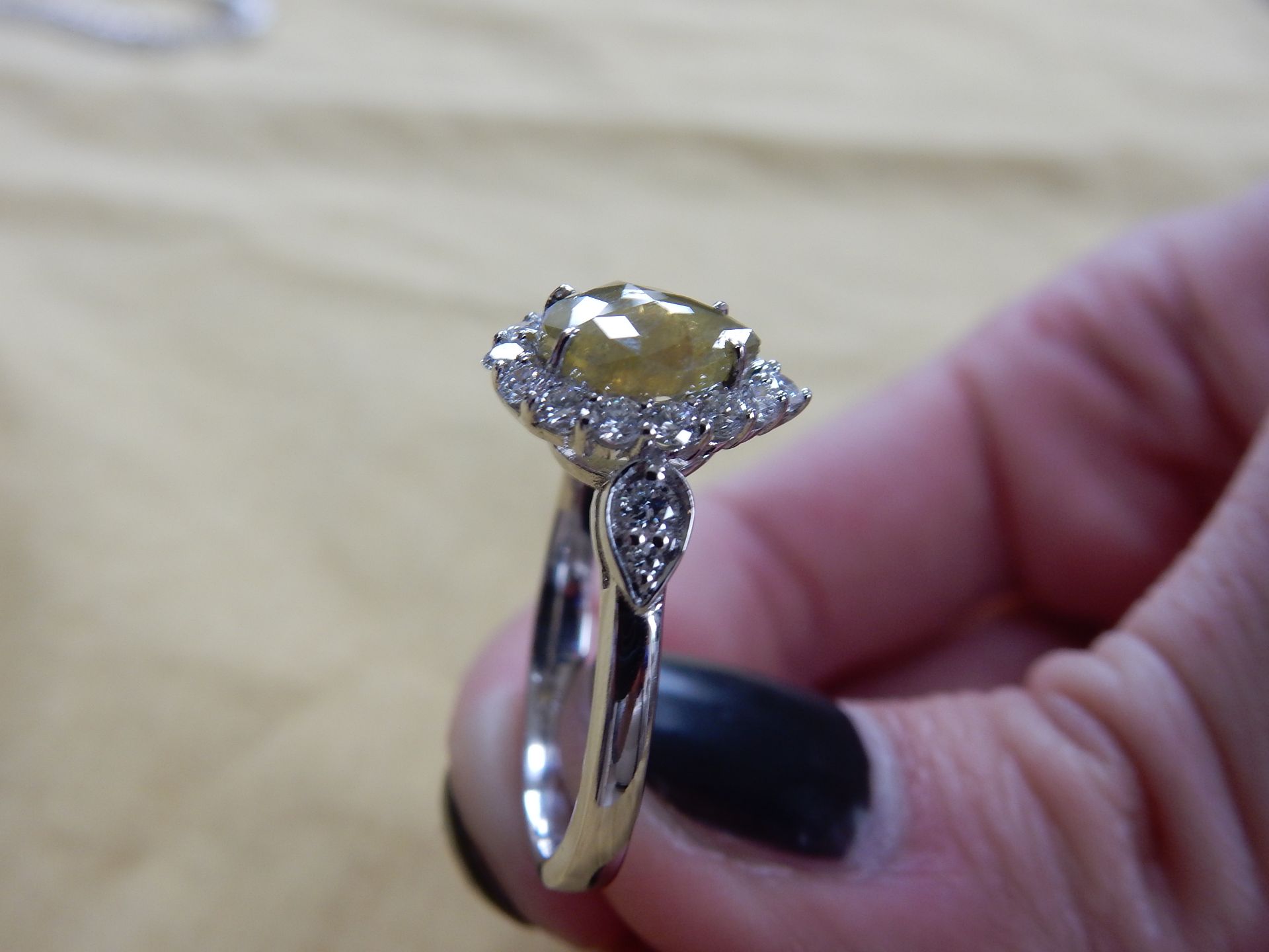 A 14 carat white gold single stone ring with marquise brilliant cut diamond - Bild 3 aus 4