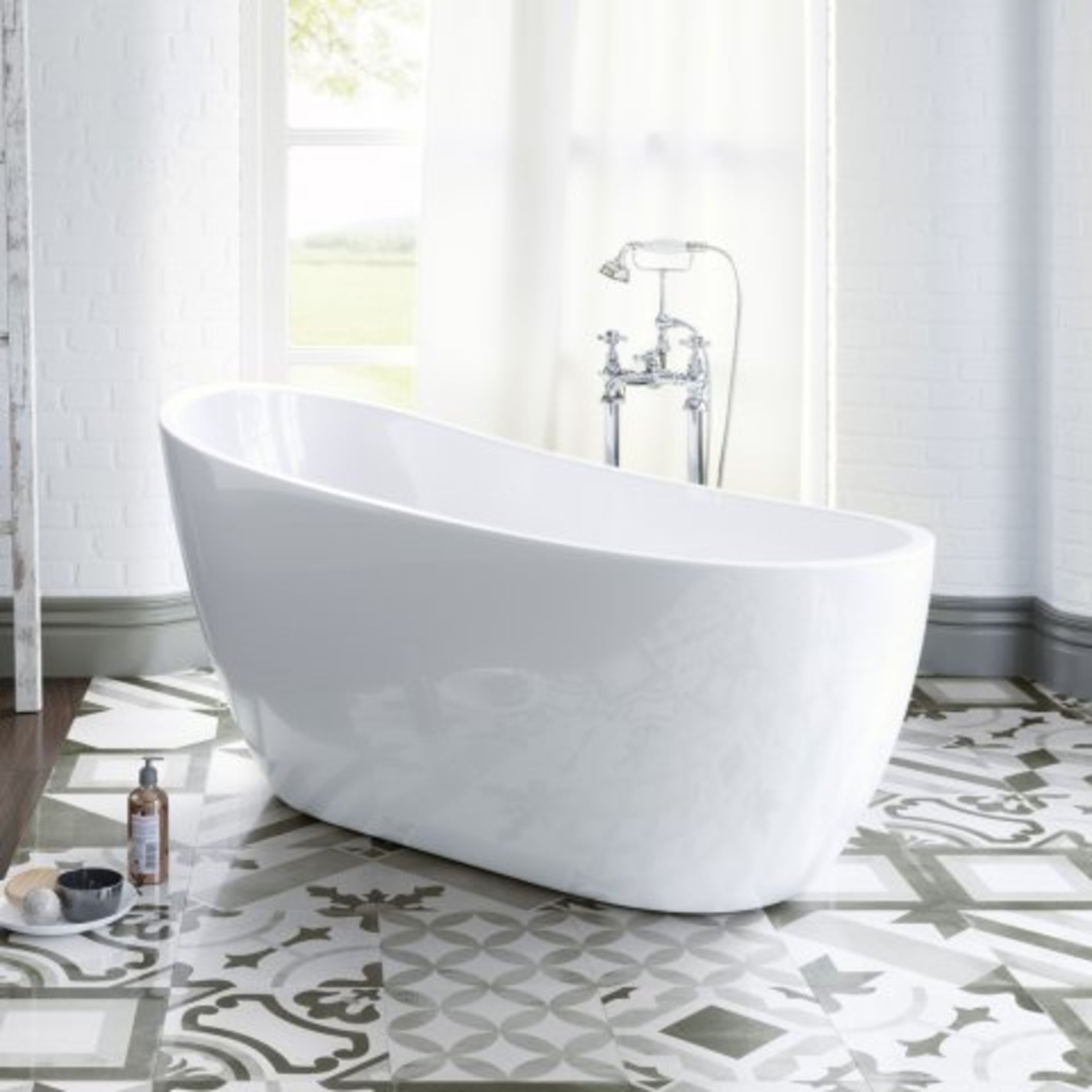 (O6) 1520mmx720mm Willow Freestanding Bath. RRP £1,499. Freestanding Range Create the perfect