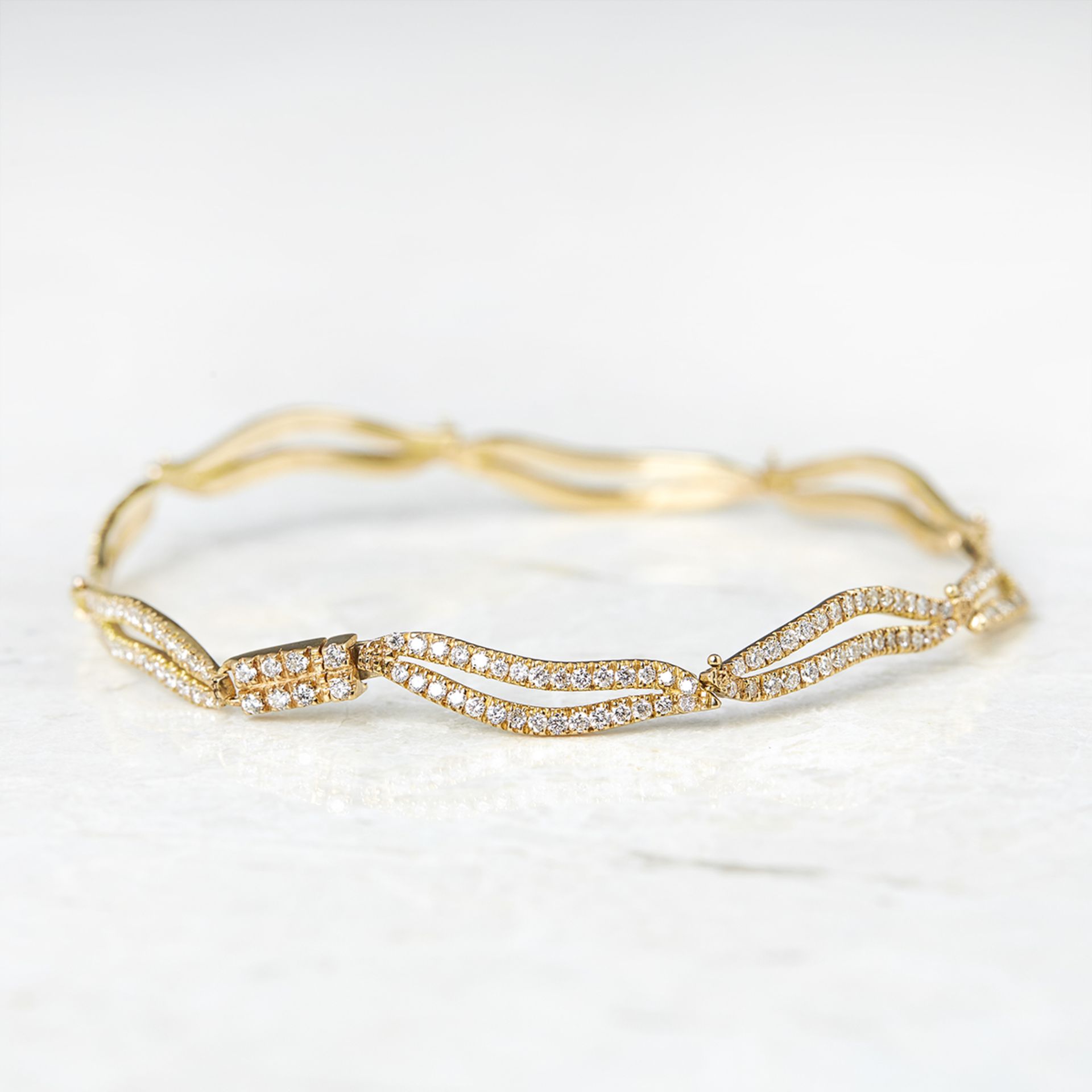 Unbranded, 18k Yellow Gold 2.56ct Diamond Wavy Link Bracelet - Image 2 of 6
