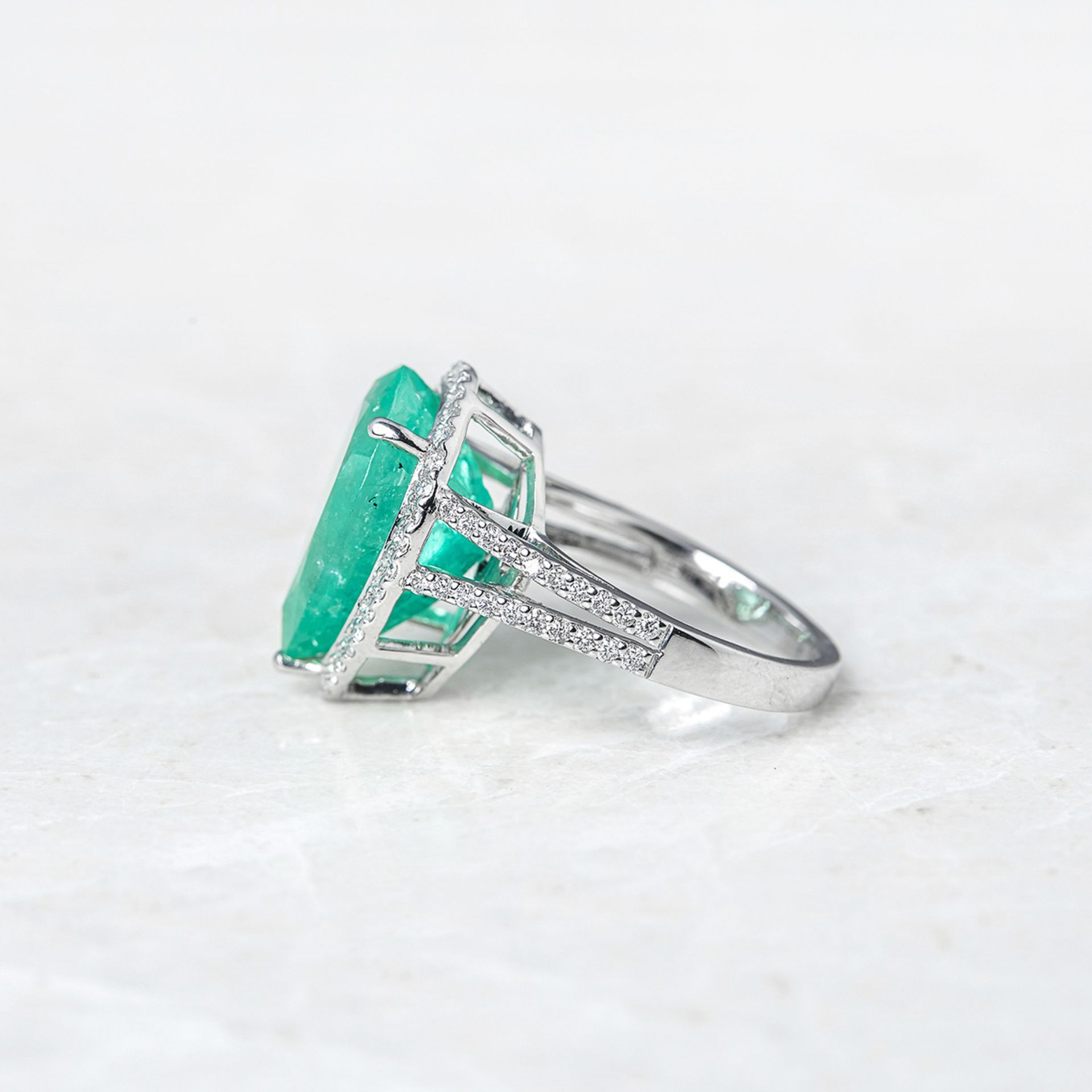 Unbranded, 18k White Gold 8.66ct Colombian Emerald & 0.65ct Diamond Ring - Image 3 of 4