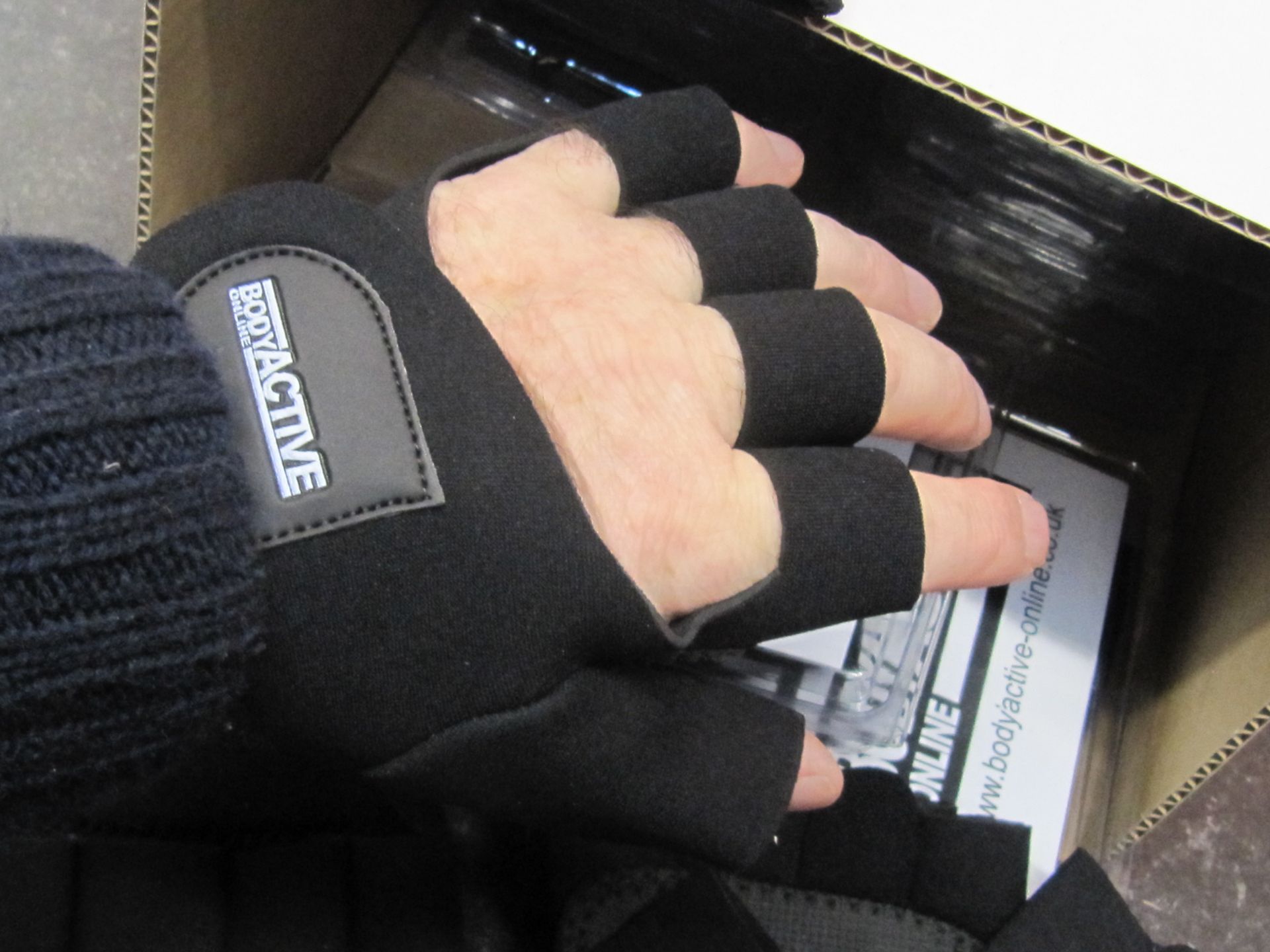 18 Pairs of Fingerless Gloves. - Image 2 of 5