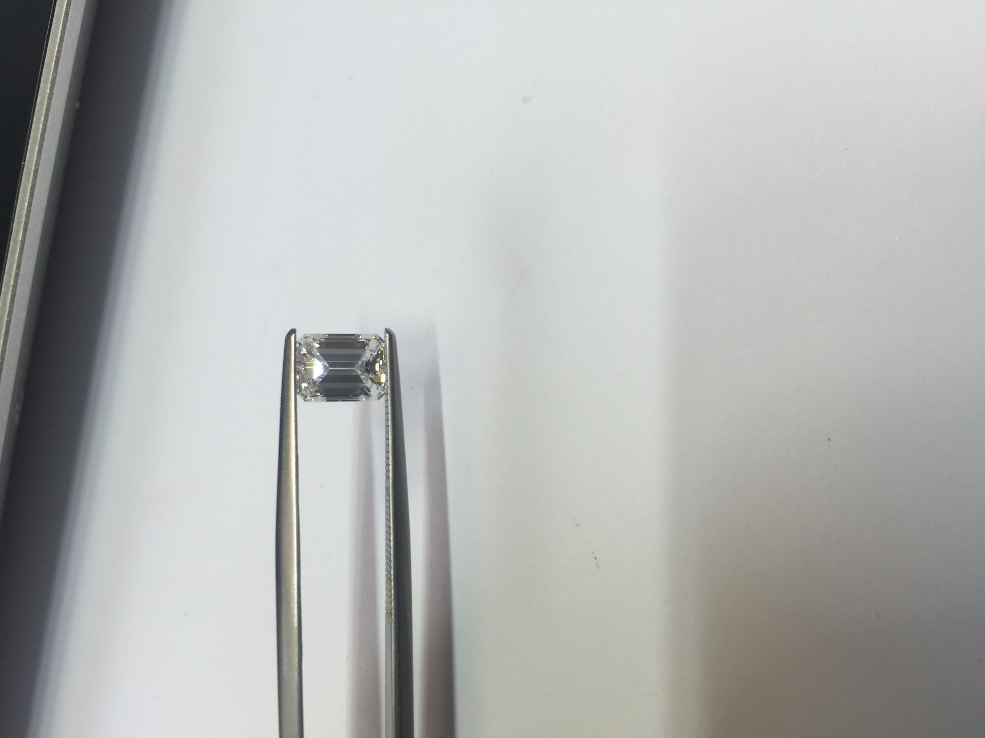 1.00ct emerald cut diamond. F colour, vs2 clarity. 6.80 x 5.23 X 3.16mm. GIA certificate _ - Image 3 of 5