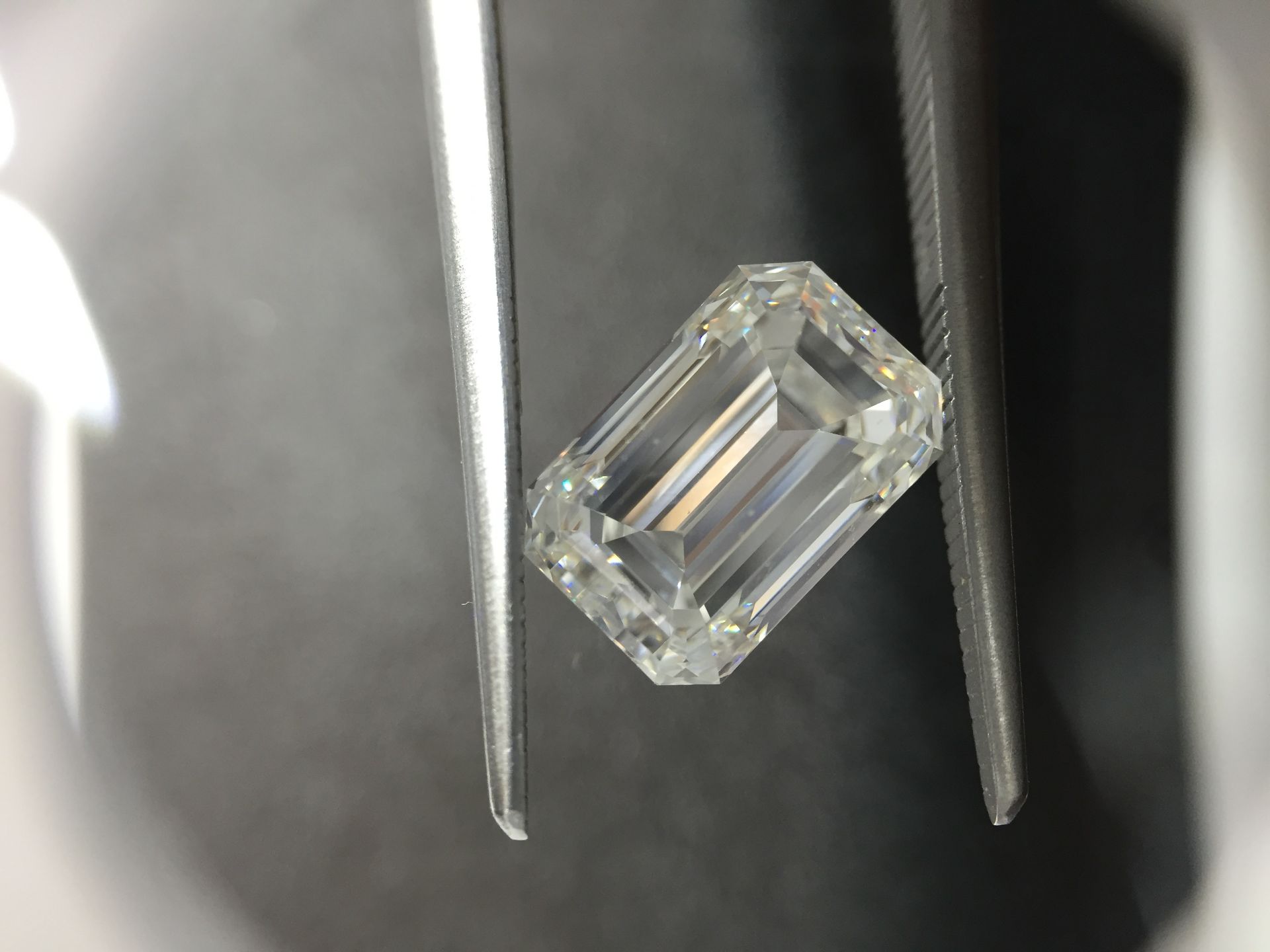 3.02ct emerald cut diamond. G colour, vvs1 clarity. 9.71 x 6.51 x 5.03mm. IGI certificate _ - Image 2 of 5