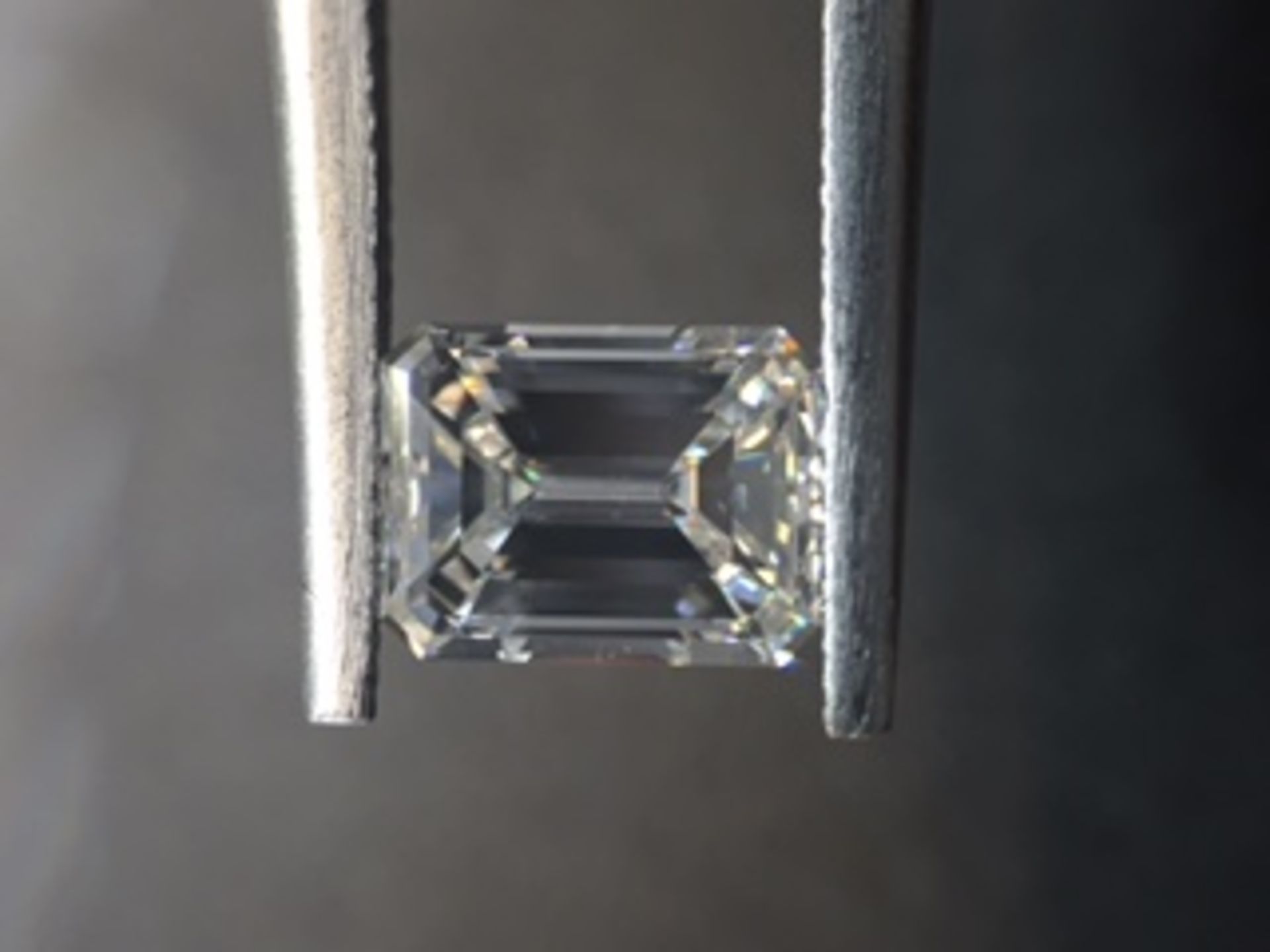 1.00ct emerald cut diamond. F colour, vs2 clarity. 6.80 x 5.23 X 3.16mm. GIA certificate _