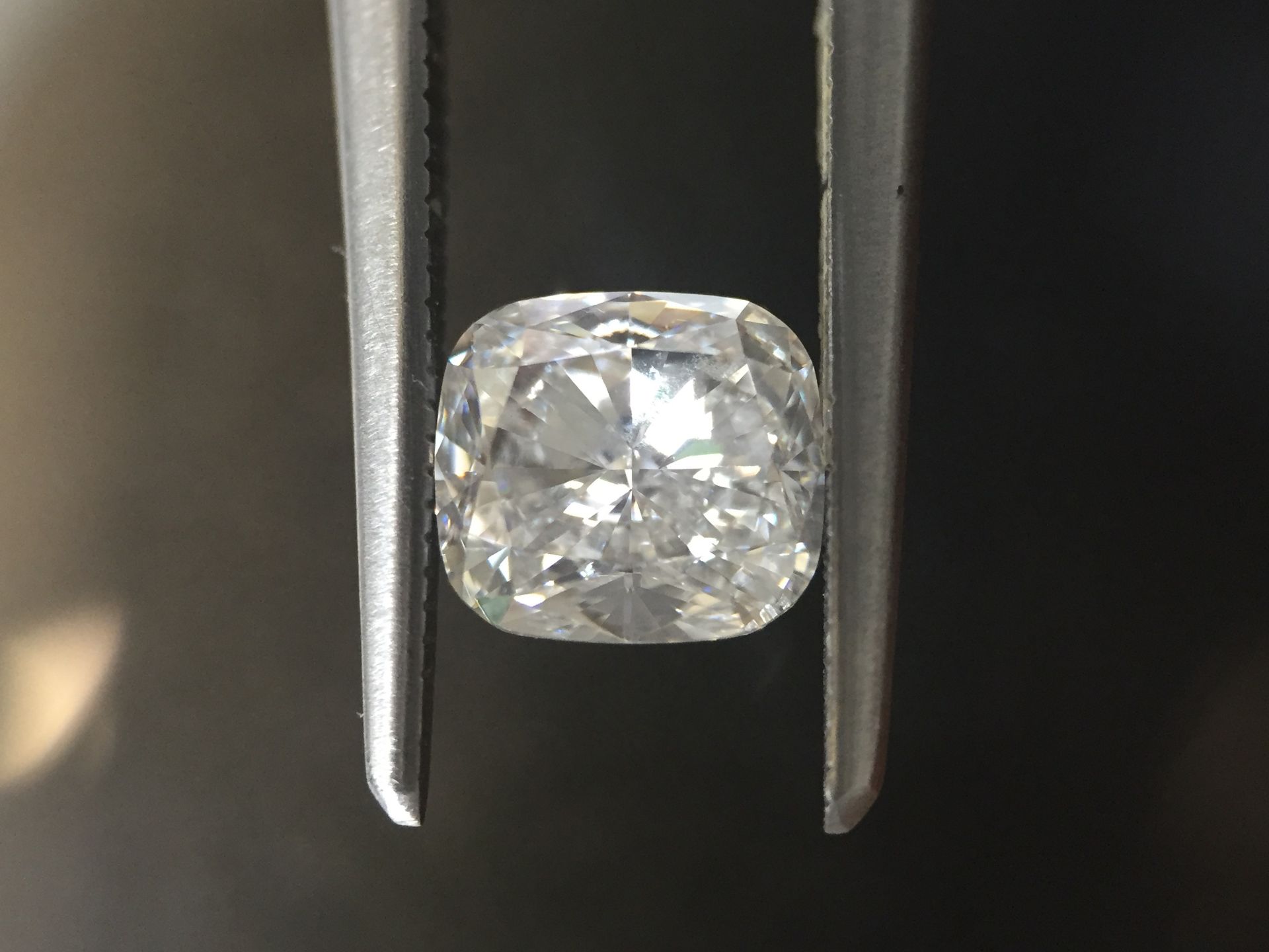 1.00ct cushion cut diamond. E colour, VS2 clarity. 5.86 x 5.36 x 3.55mm. GIA certification _