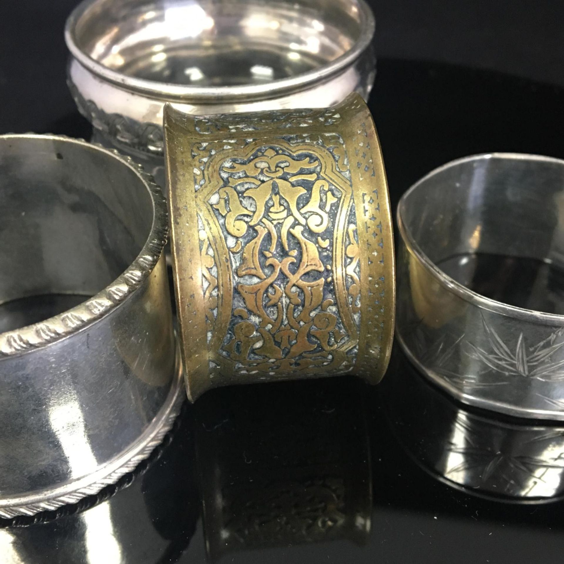 Group of 4 various vintage napkin rings to include one with Chinese Character marks, one yellow - Image 3 of 3