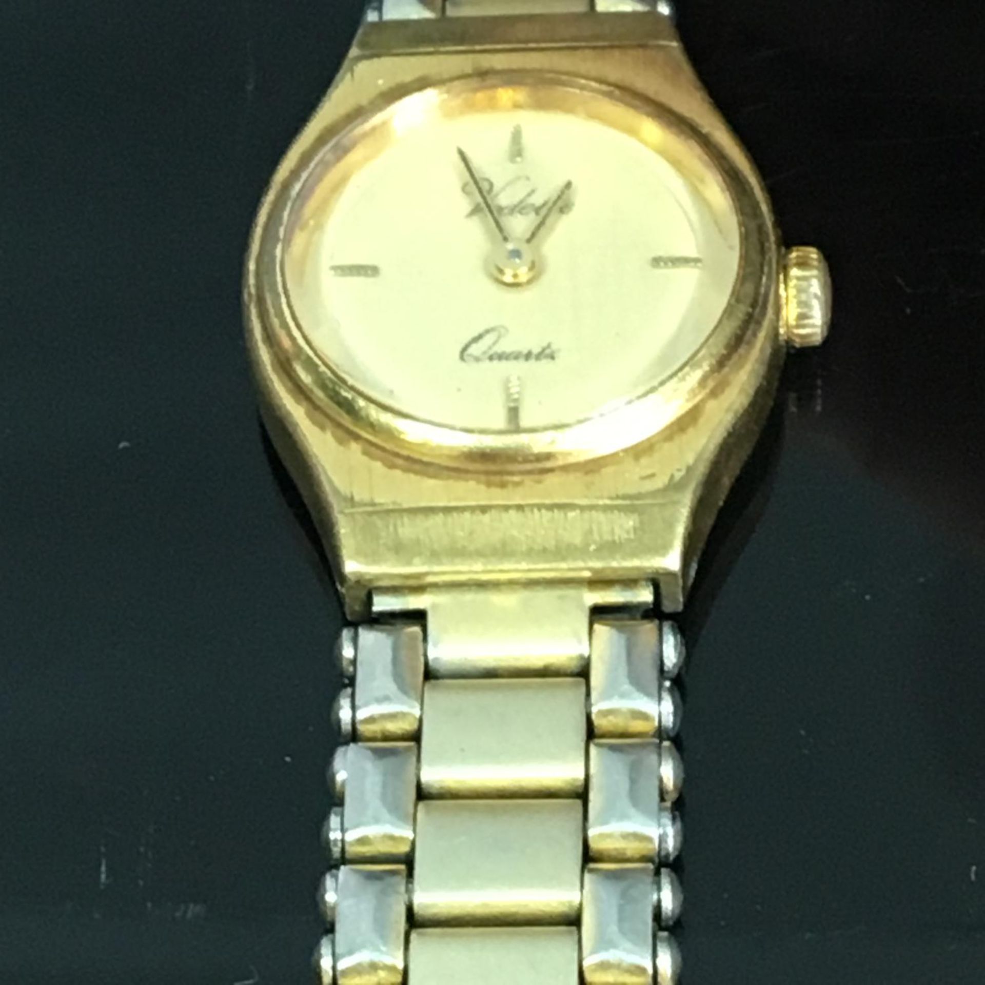Vintage Vedette ladies watch. Swiss made. Battery powered, runs but needs attention. The movement - Image 3 of 3