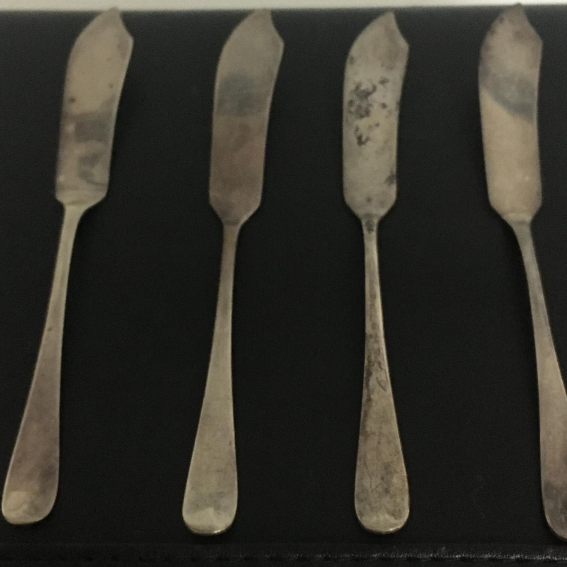 SET OF 4 HALLMARKED STERLING SILVER BUTTER SPREADERS OR CHEESE KNIVES. Made by Arthur Price & Co and