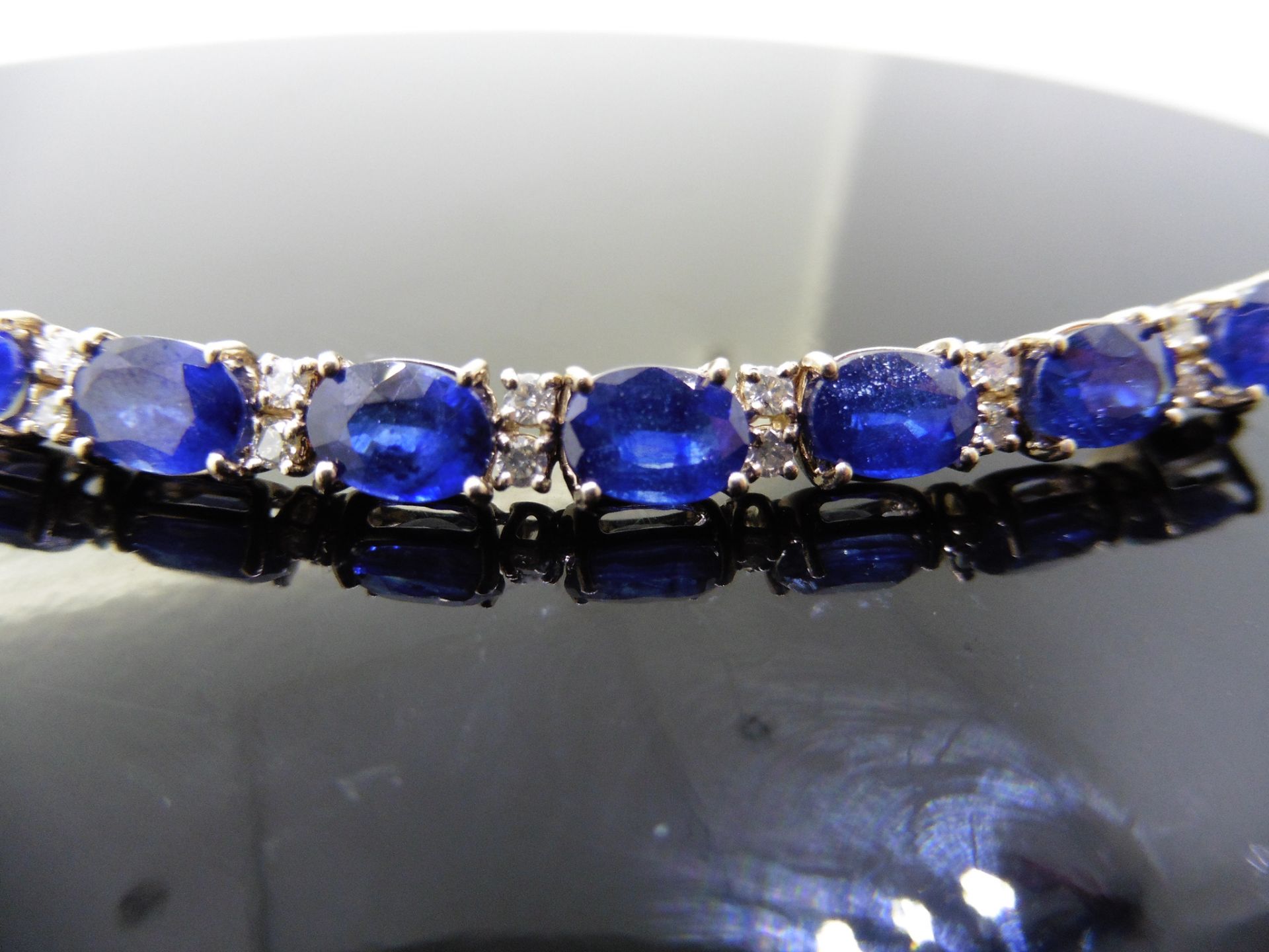 18ct white gold Sapphire and diamond bracelet. Set with 7 x 5mm oval cut treated sapphires, total - Image 3 of 7