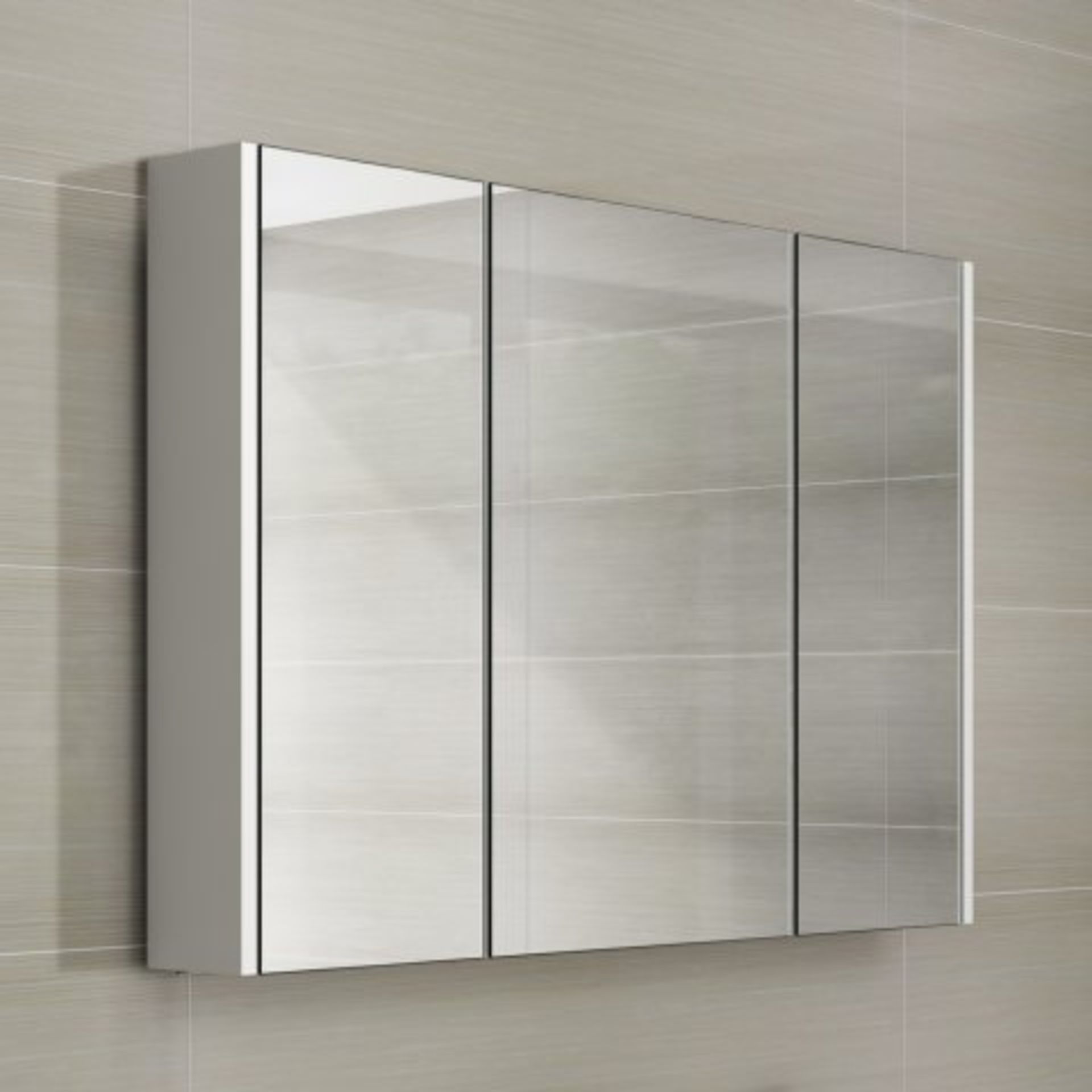 (I29) 900mm Gloss White Triple Door Mirror Cabinet. RRP £299.99. Reflection Perfection The