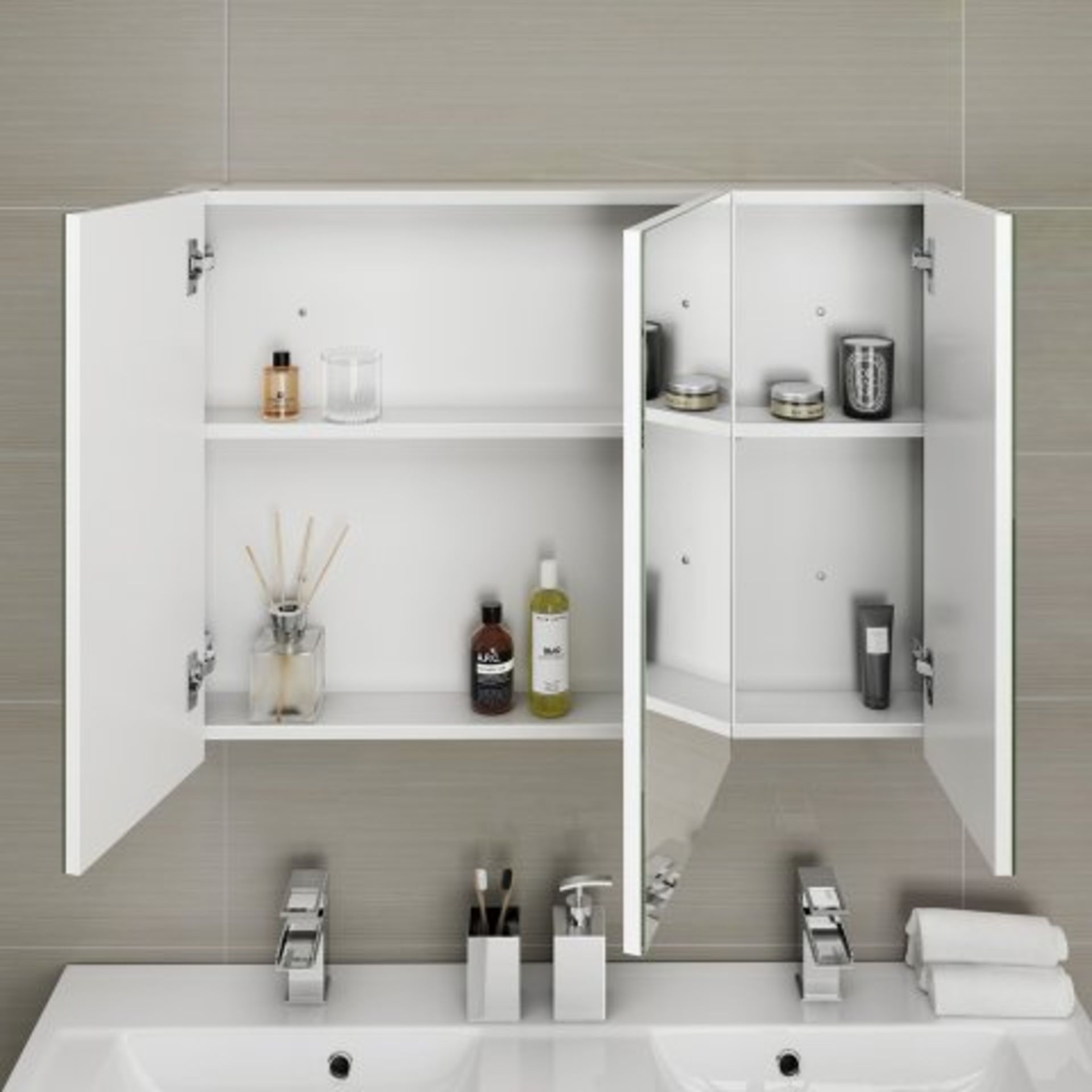 (I29) 900mm Gloss White Triple Door Mirror Cabinet. RRP £299.99. Reflection Perfection The - Image 2 of 5