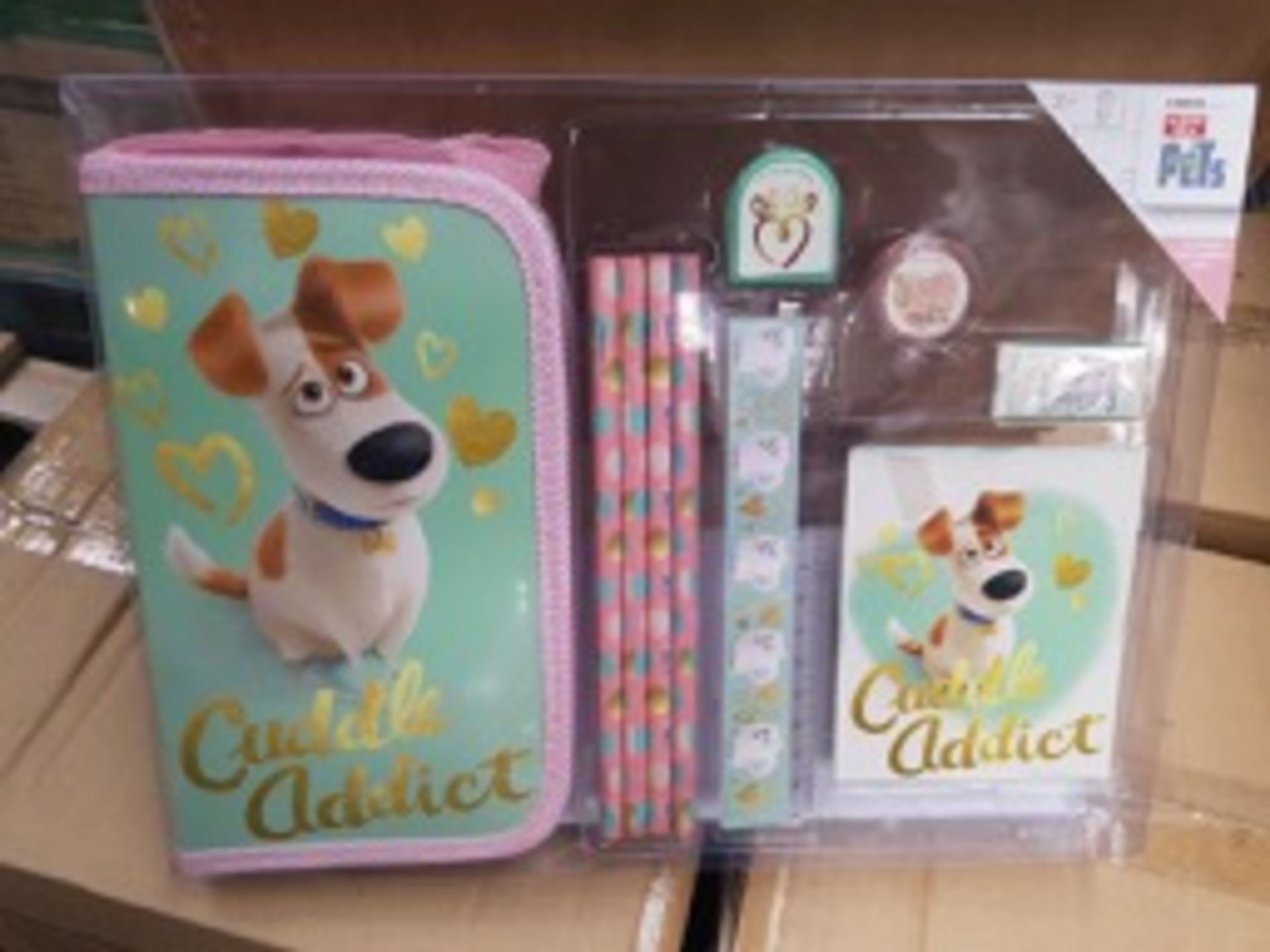 PALLET TO CONTAIN 216 x Brand New The Secret Life of Pets 10 Piece Stationary Set, includes: 4