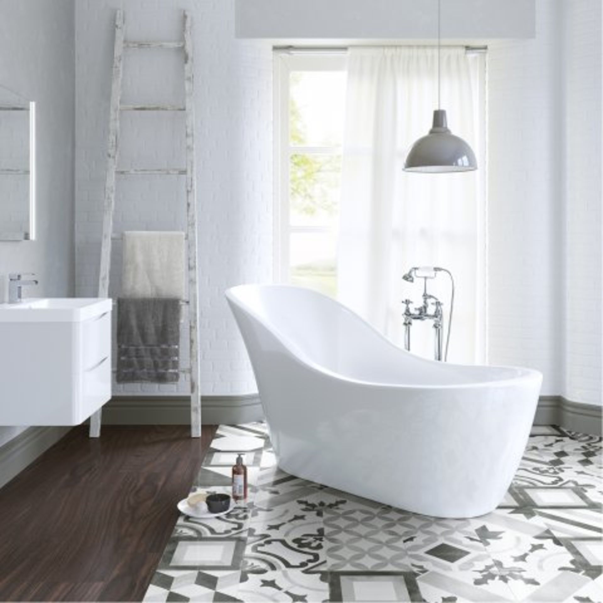 (N6) 1520x720mm Evelyn Freestanding Bath. RRP £1,499. Freestanding Range Create the perfect - Bild 3 aus 4