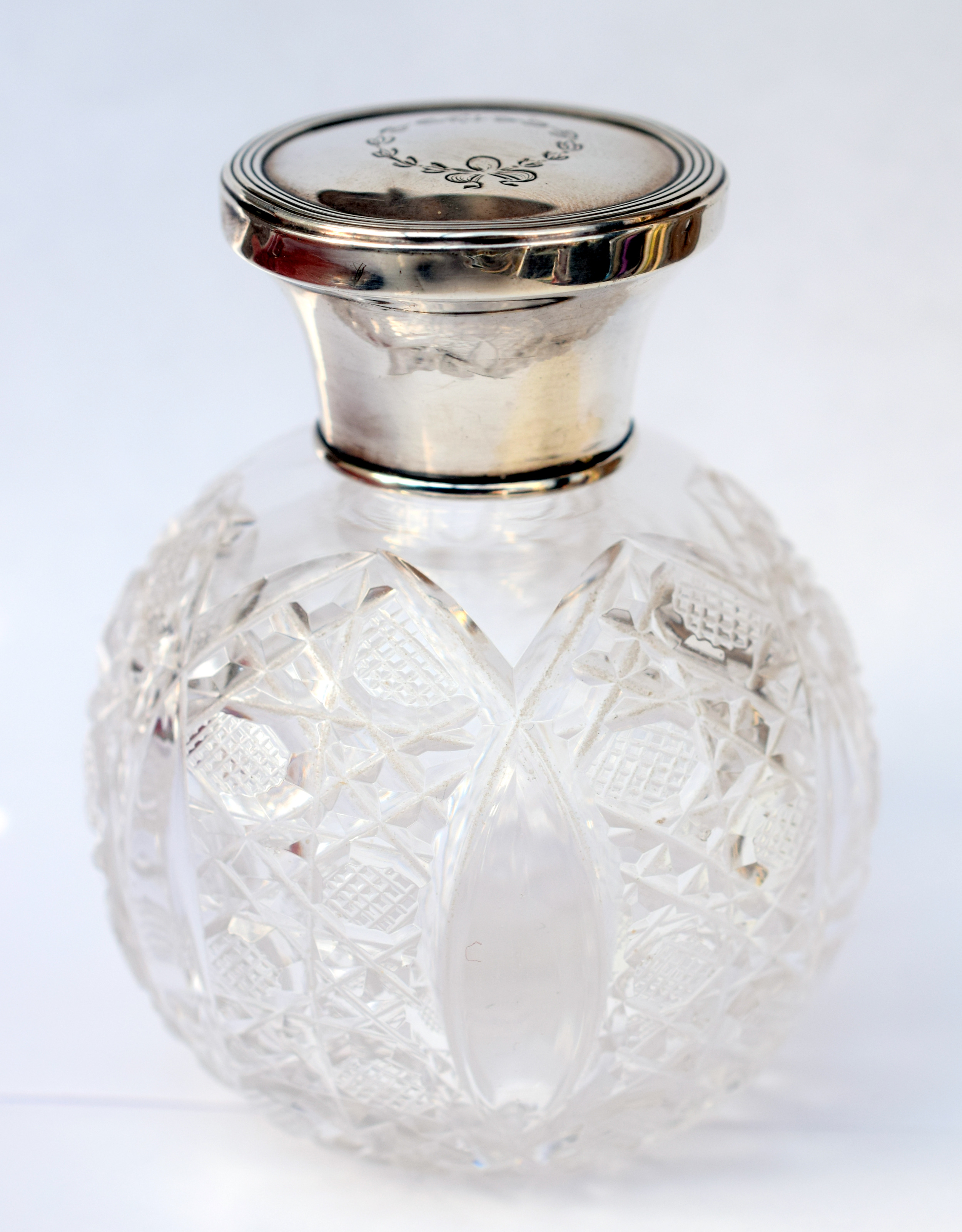 Mappin & Webb Scent bottle in crystal and silver, hallmarks showing Sheffield 1928   Mappin & Webb