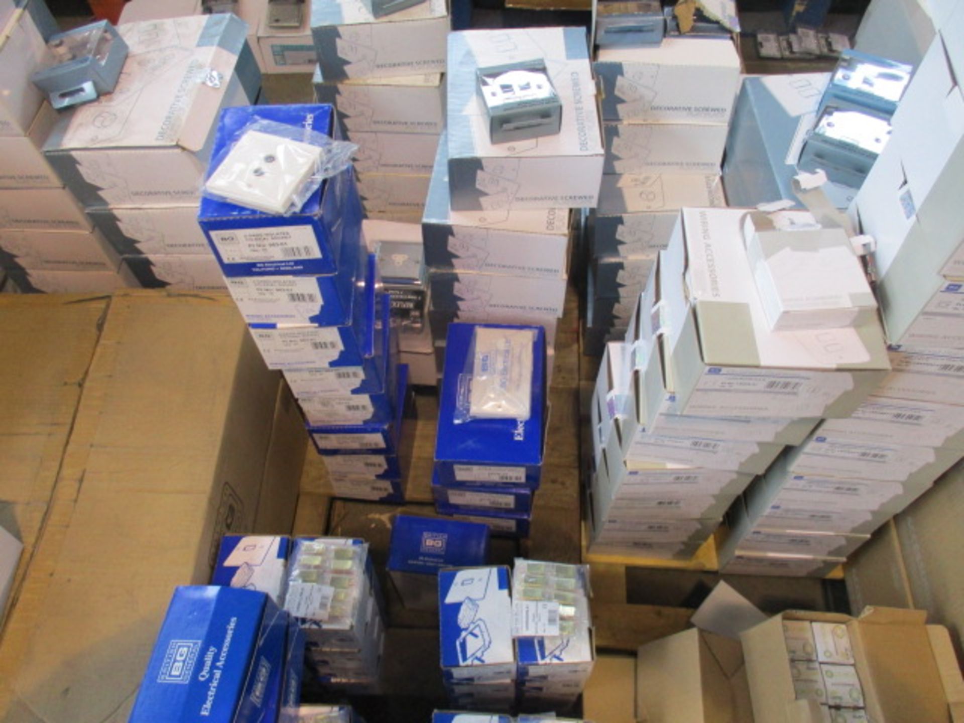 100 pcs - Assorted / electrical sockets - variety - will be selected from stock at Random - All