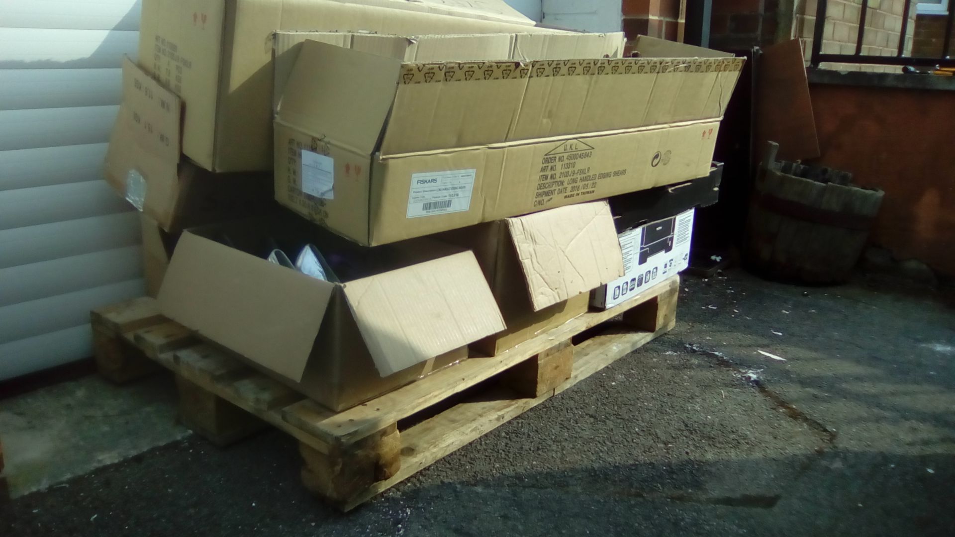 1x pallet of 57x NEW Loose boxed women's shoes heels / flats sizes and assorted styles 4-8 sizes. - Image 3 of 6