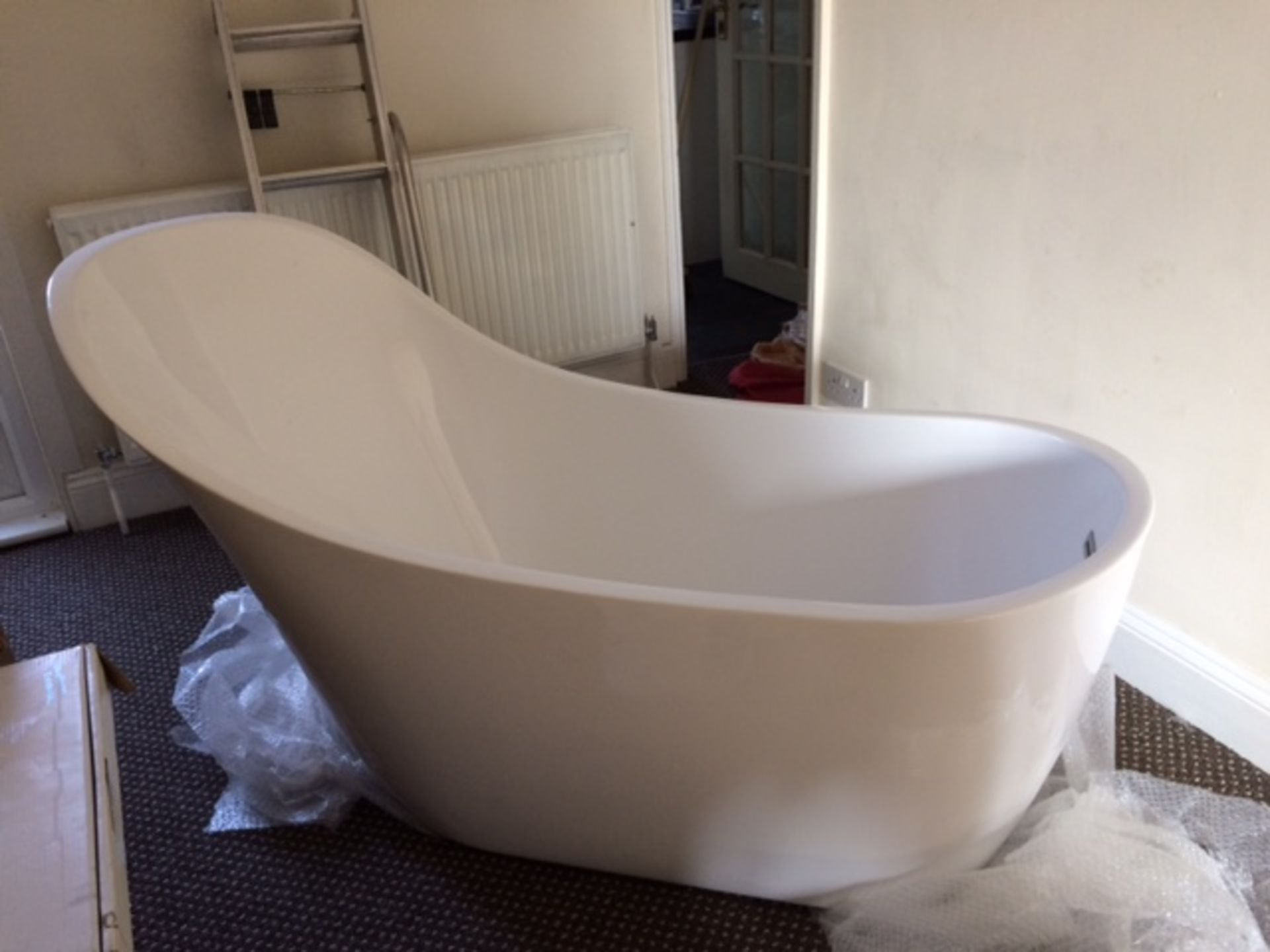 1520x720mm Evelyn Freestanding Bath. RRP £1,499. Freestanding Range    White slipper bath   Pick