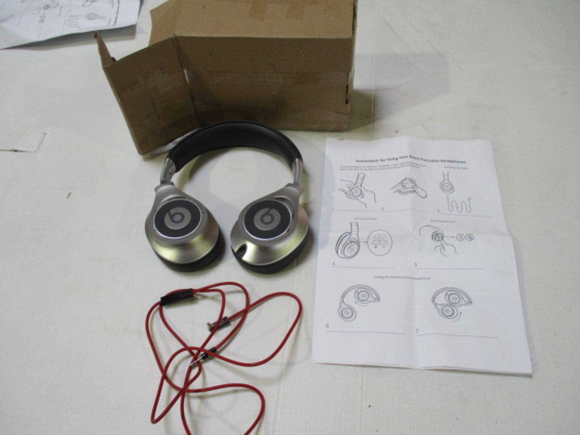 Beats Headfones as pictured unknown reason return - boxed - Image 4 of 5