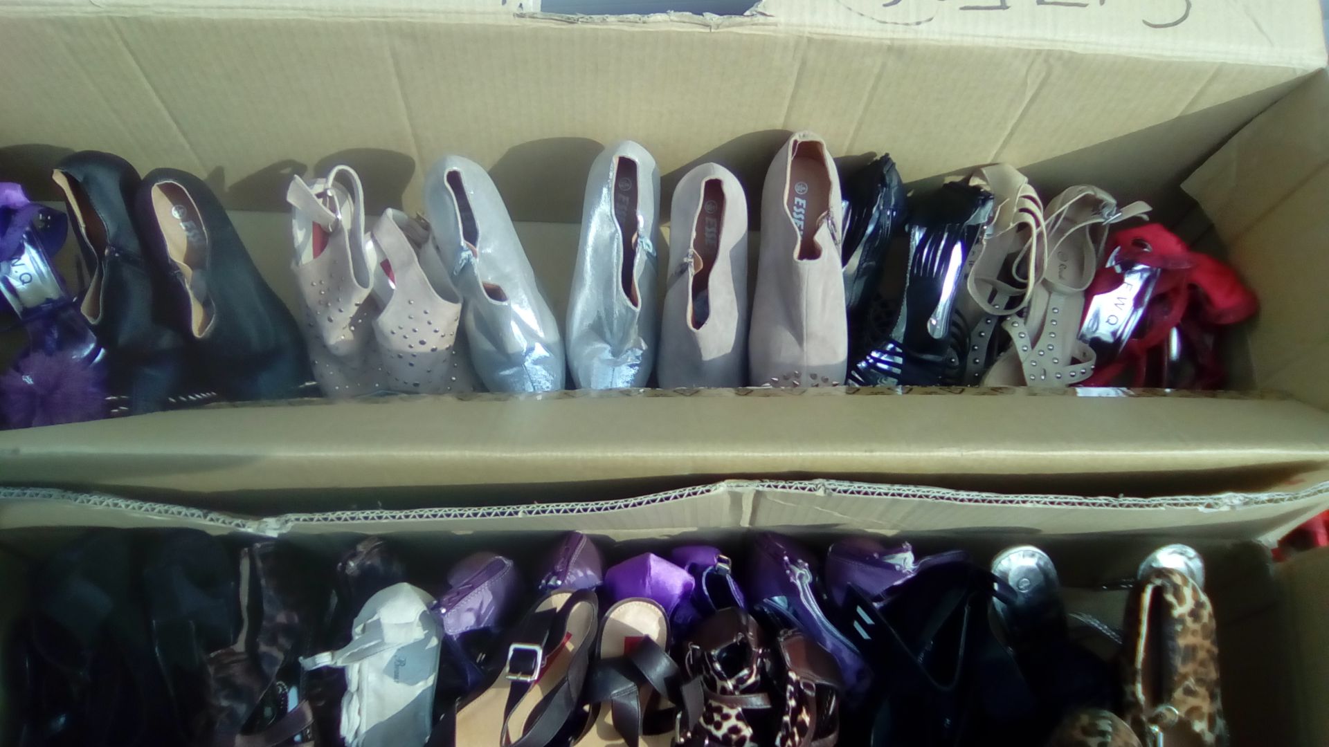 1x pallet of 57x NEW Loose boxed women's shoes heels / flats sizes and assorted styles 4-8 sizes. - Image 2 of 6