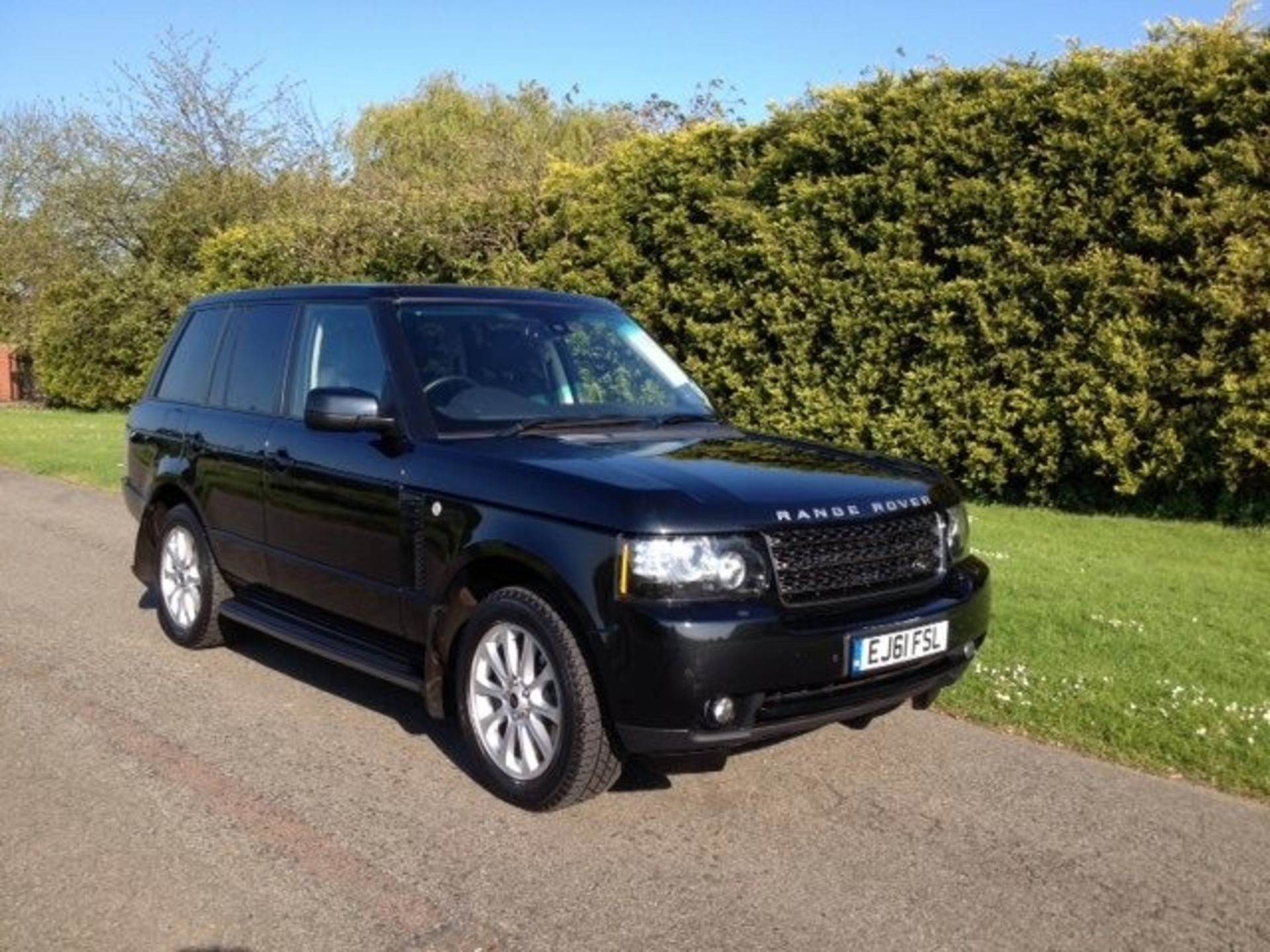 LAND ROVER RANGE ROVER 2012 VOGUE VEHICLE YEAR 2012.   41,000 MILES.   TOP SPEC.   NO VAT.   V8 4. - Image 2 of 5