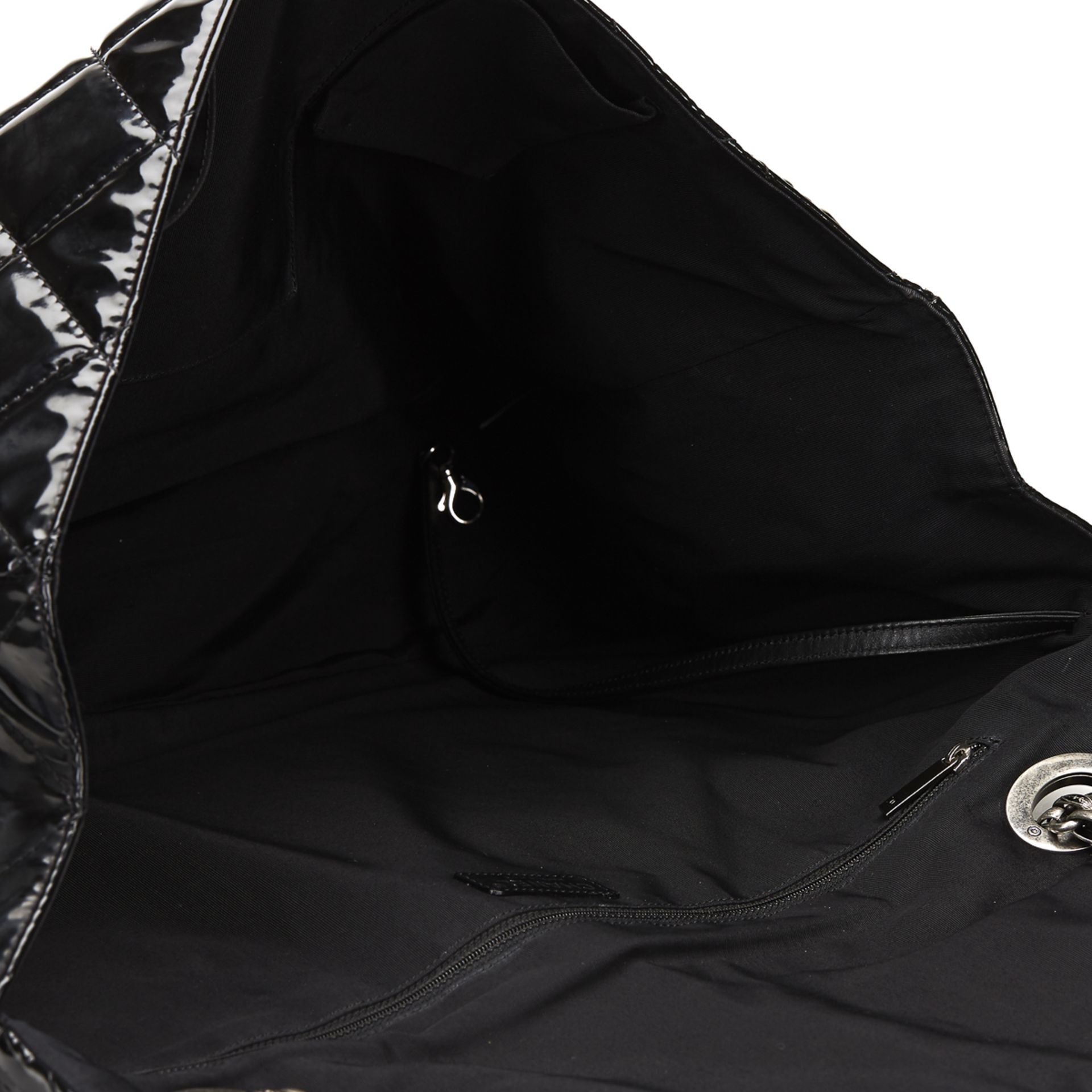 CHANEL Super Maxi 2.55 Reissue Flap Bag , - Black Quilted Patent Leather Super Maxi 2.55 Reissue - Bild 9 aus 9