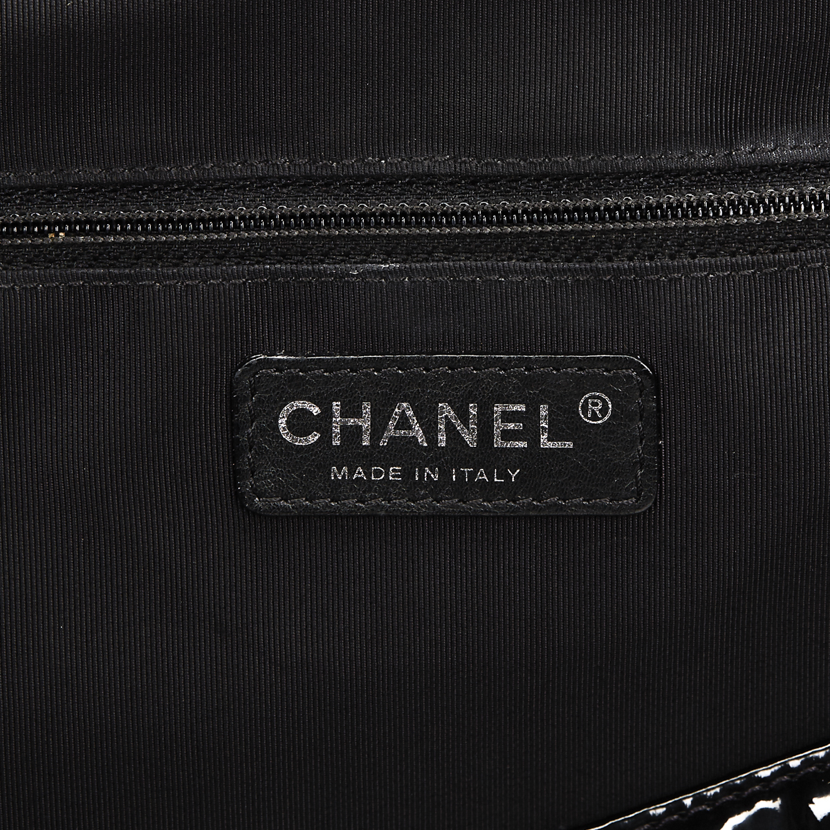 CHANEL Super Maxi 2.55 Reissue Flap Bag , - Black Quilted Patent Leather Super Maxi 2.55 Reissue - Image 7 of 9