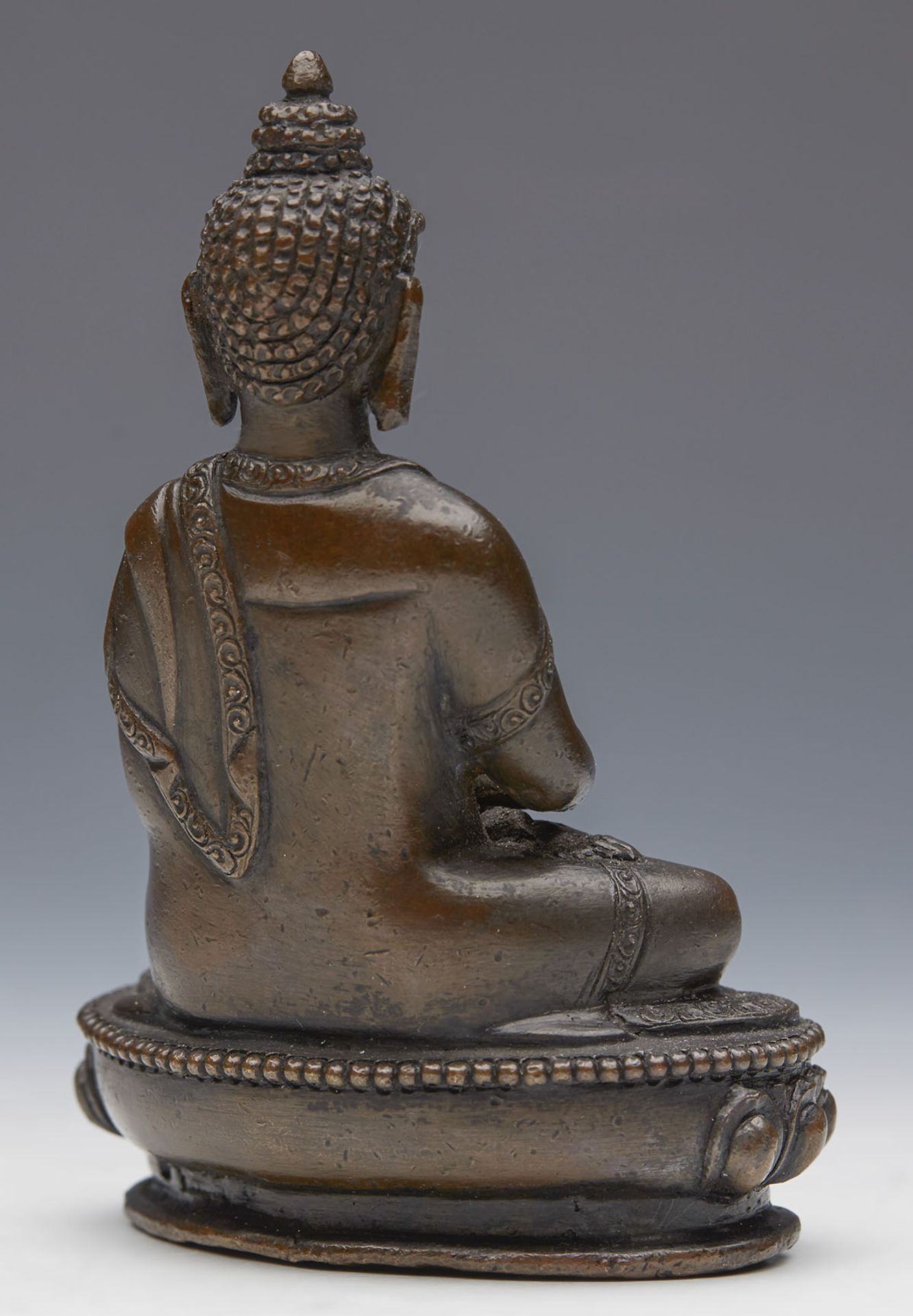 ANTIQUE/VINTAGE INDIAN BRONZE SEATED FIGURE 20TH C.   DIMENSIONS   Height 10cm   CONDITION - Image 4 of 9
