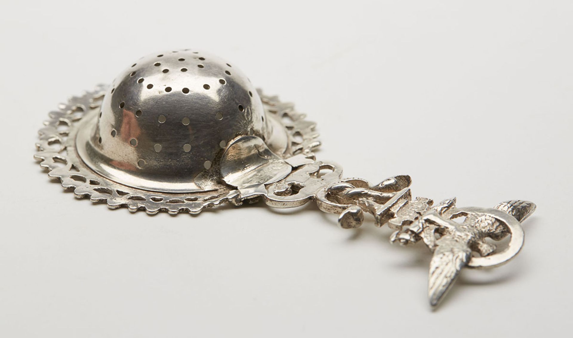 ANTIQUE CONTINENTAL ORNATE SILVER STRAINER 19TH C.   DIMENSIONS   Length 11,5cm   CONDITION REPORT - Image 3 of 7