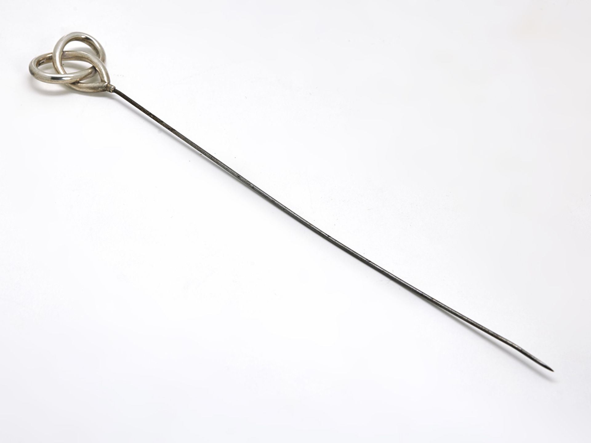 ART NOUVEAU CHARLES HORNER LARGE KNOT SILVER HATPIN c.1910   DIMENSIONS   Length 25cm   CONDITION - Image 2 of 3