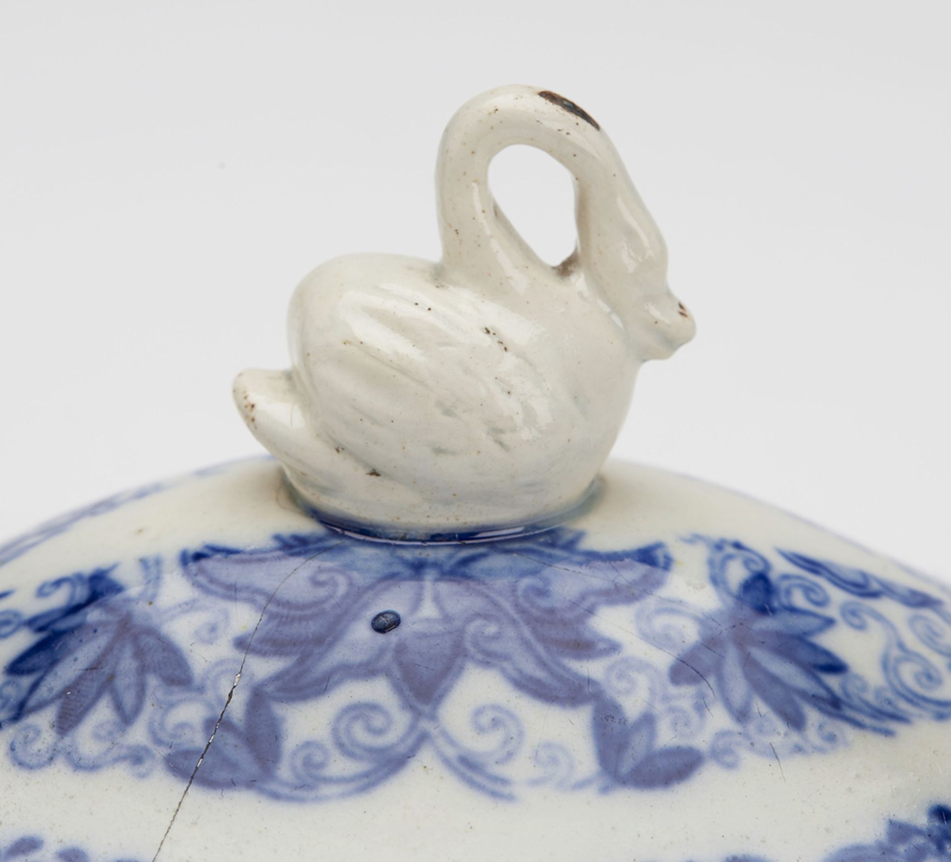 ENGLISH PEARLWARE SWAN FINIAL TOBACCO JAR c.1805   DIMENSIONS   Height 15cm, Length 16cm   CONDITION - Image 6 of 8