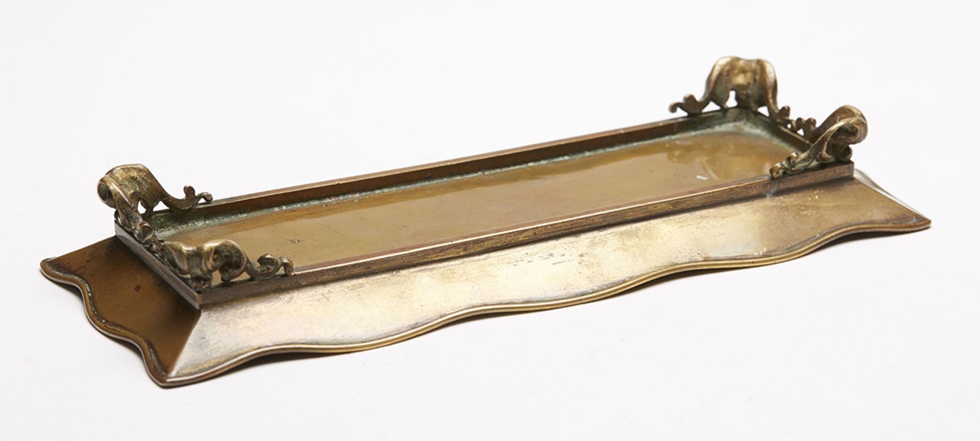 ARTS & CRAFTS ENGRAVED BRASS DESK PEN TRAY c.1890   DIMENSIONS   Length 22cm, Height 3cm   CONDITION - Image 7 of 7