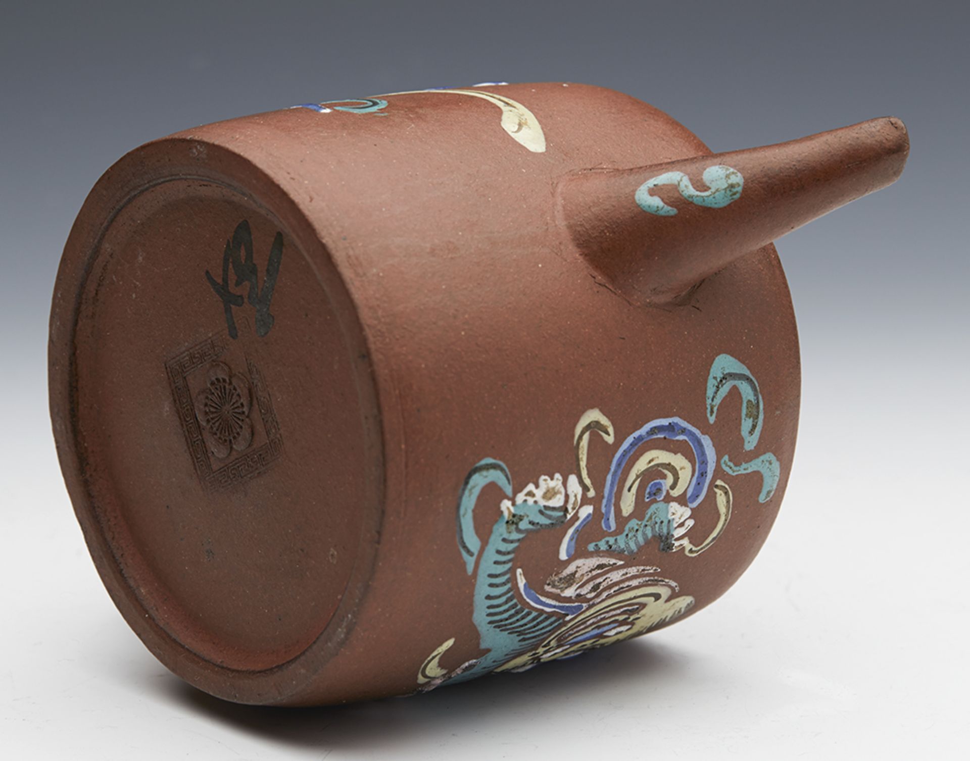 ANTIQUE CHINESE YIXING LIDDED TEAPOT 18/19TH C.   DIMENSIONS   Height 10cm, Width 15,75cm - Image 9 of 12