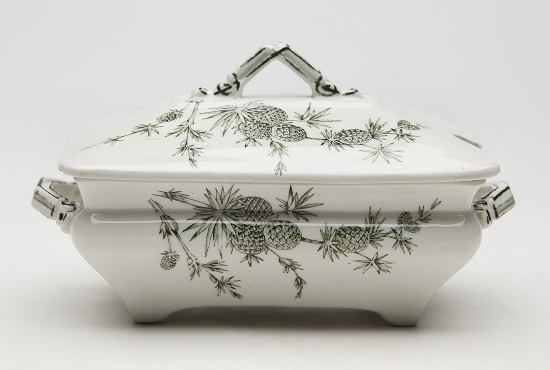 AESTHETIC MOVEMENT RIDGWAYS PINE CONE CENIS SAUCE BOAT 1871   DIMENSIONS   Height 11cm, Length 18,
