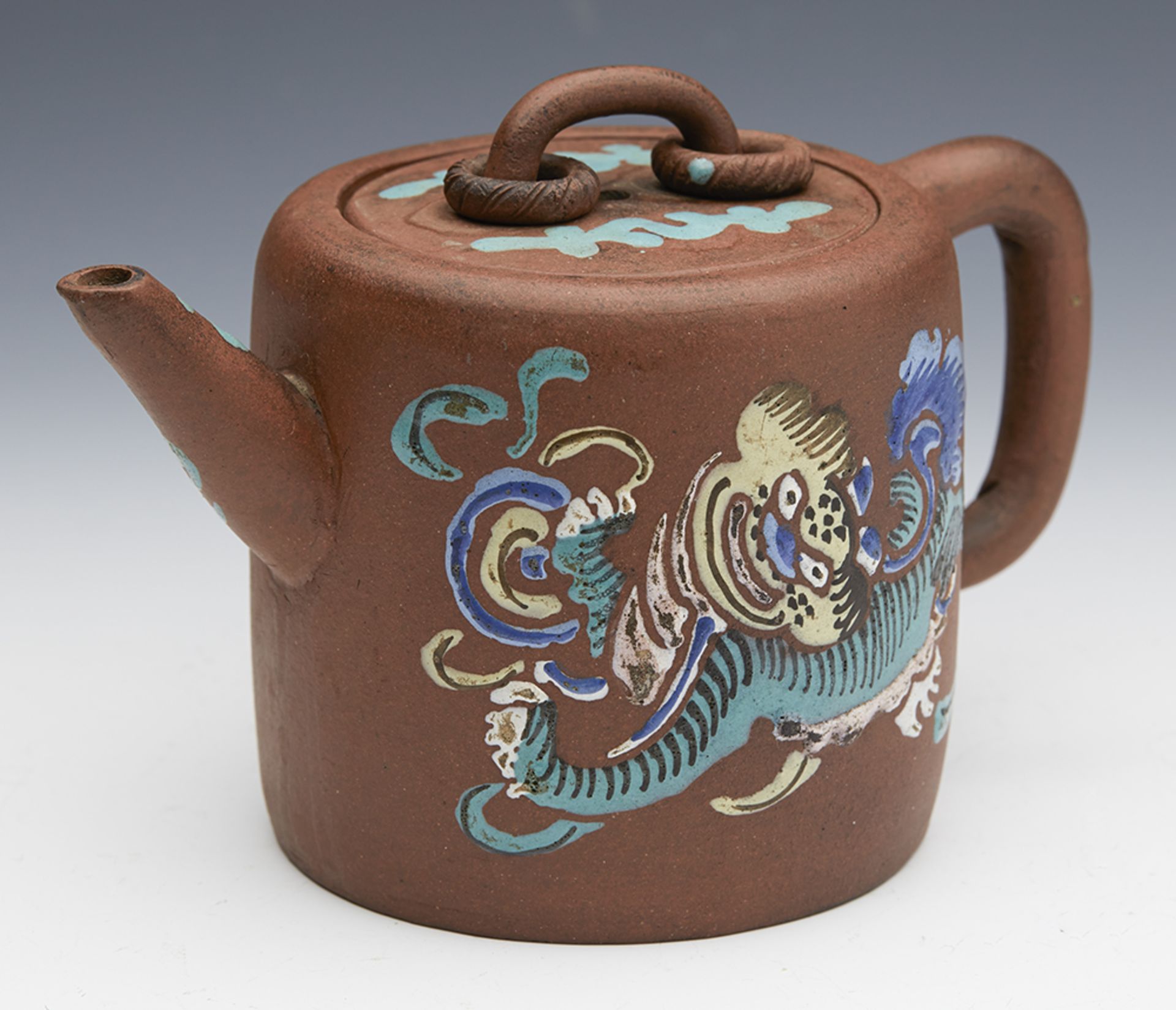 ANTIQUE CHINESE YIXING LIDDED TEAPOT 18/19TH C.   DIMENSIONS   Height 10cm, Width 15,75cm