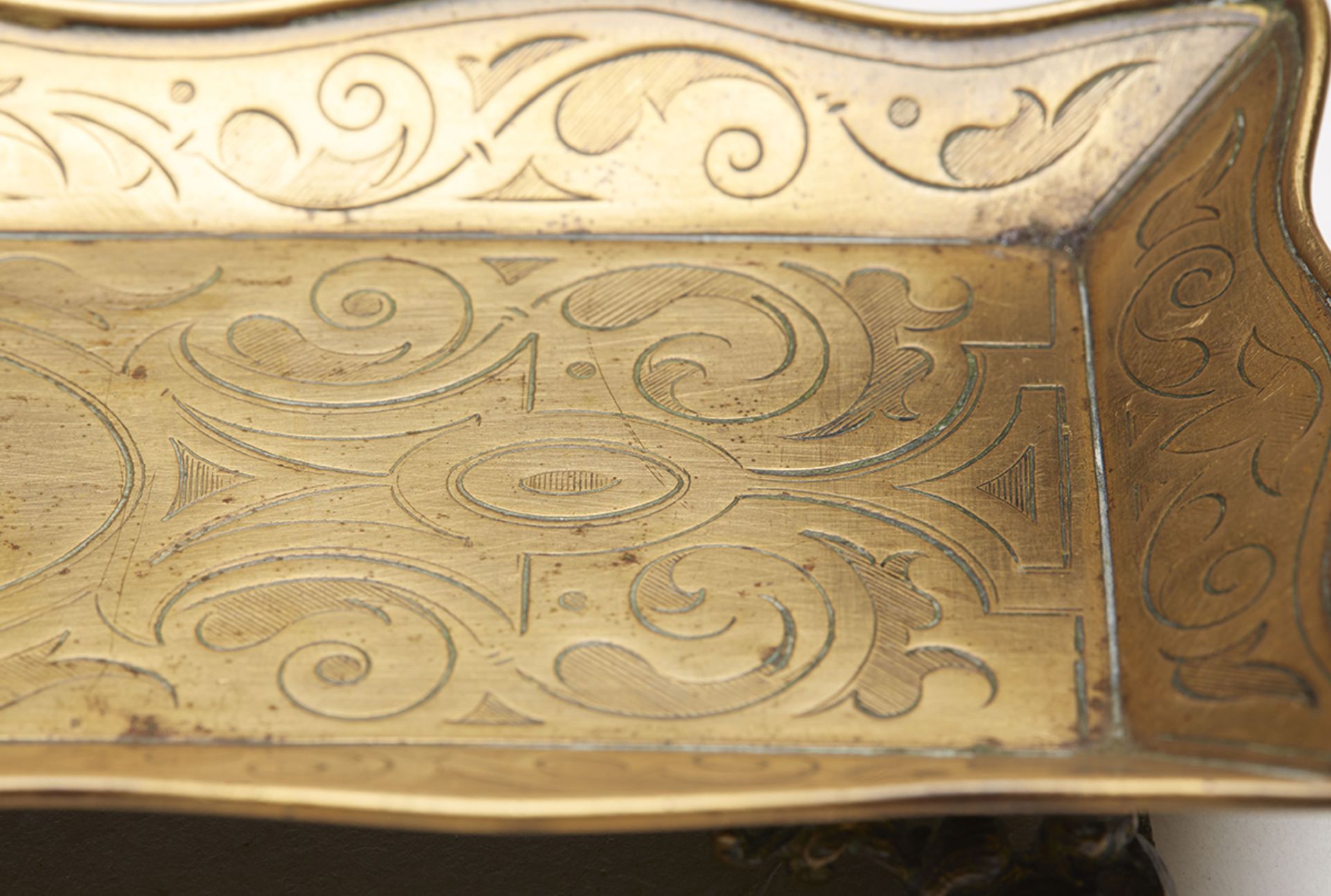 ARTS & CRAFTS ENGRAVED BRASS DESK PEN TRAY c.1890   DIMENSIONS   Length 22cm, Height 3cm   CONDITION - Image 6 of 7