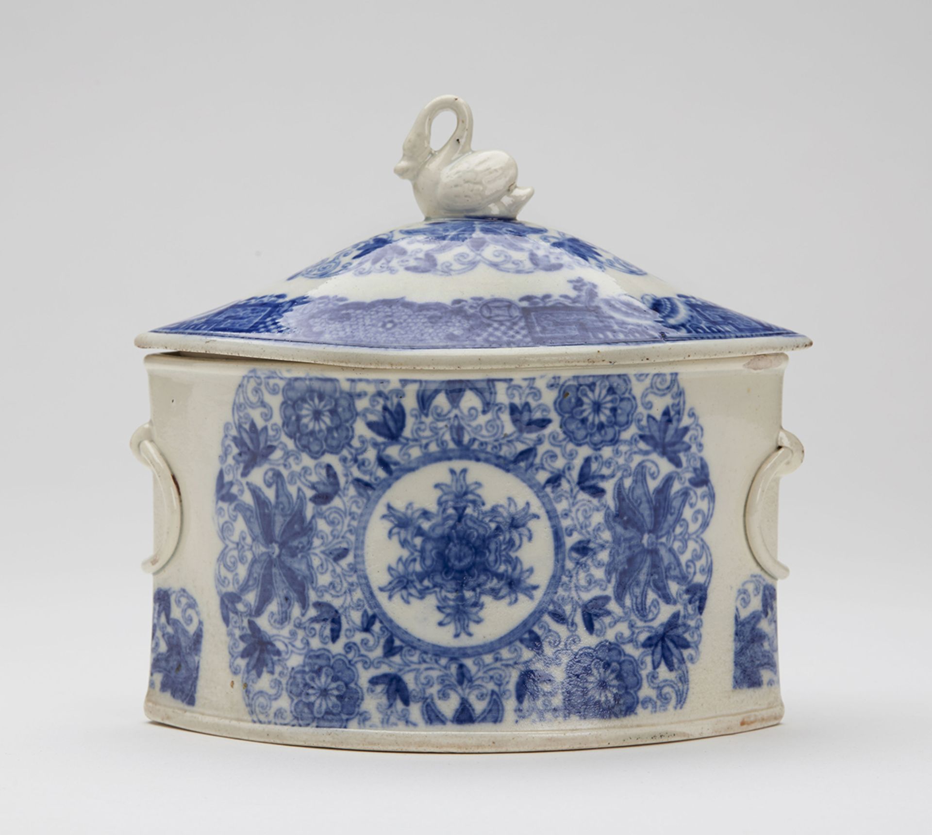 ENGLISH PEARLWARE SWAN FINIAL TOBACCO JAR c.1805   DIMENSIONS   Height 15cm, Length 16cm   CONDITION