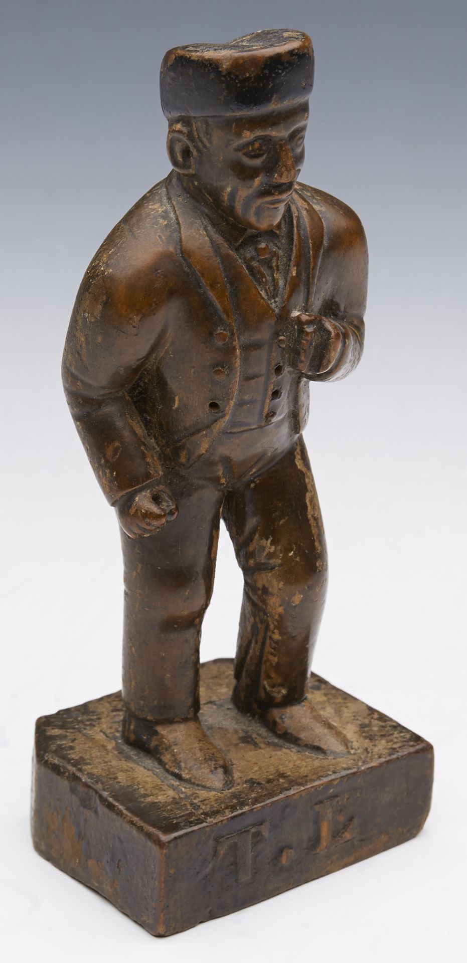 ANTIQUE CARVED BLACKFOREST SUITED FIGURE OF A LOCAL MAN 19TH C.   DIMENSIONS   Height 15cm, Width - Image 14 of 15