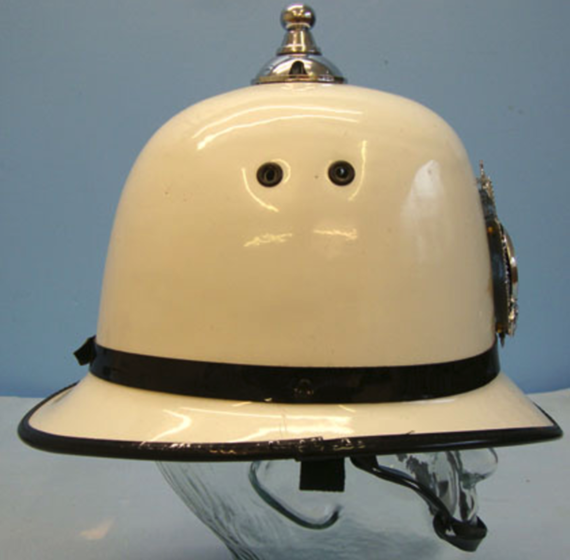 Isle Of Man Police Queen's Crown Badged Constable's/Sergeant's White Composite Summer Helmet With - Bild 3 aus 3