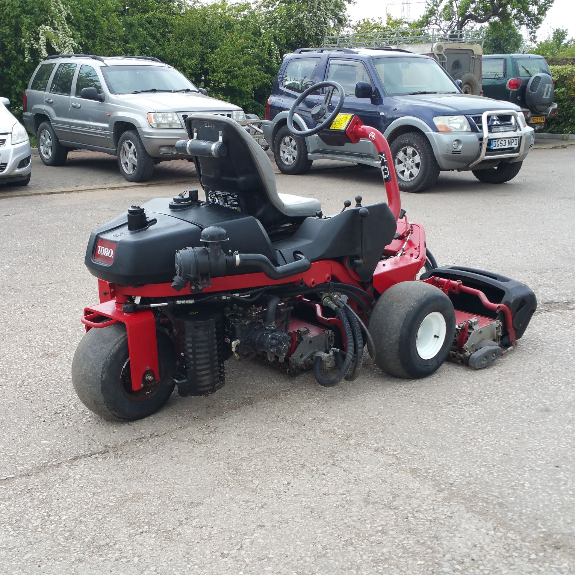 Toro 3250-D mower   Triple cylinder   3 cylinder diesel   hydrostatic drive   Hydraulic lift   Hours - Image 3 of 5