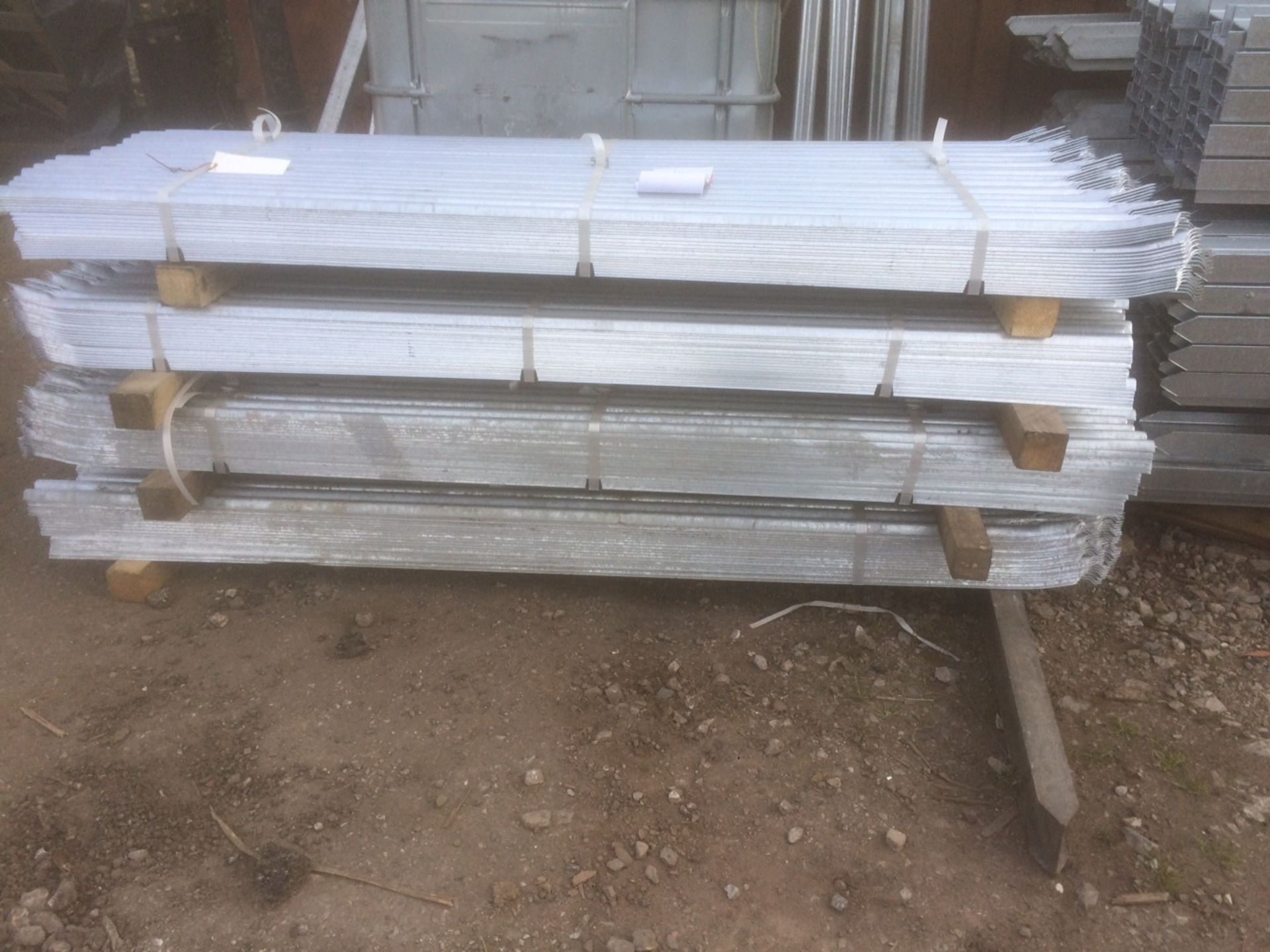 64m of 2045mm high Brand New Palisade Fencing 23 Bays 23 Post 400 Pail 46 Rail NO VAT Loading