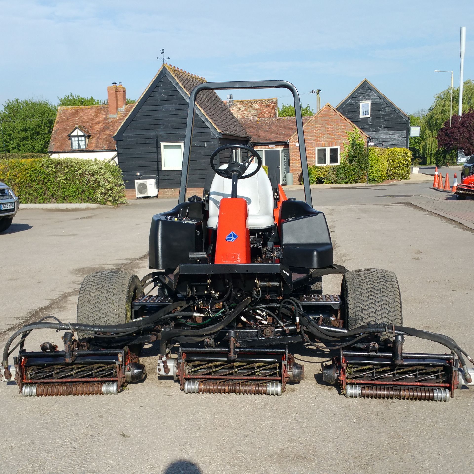 Jacobsen Lf3800 mower   5 cutting cylinders   Hydraulic lift   Hydrostatic drive   4 wheel drive - Image 3 of 5