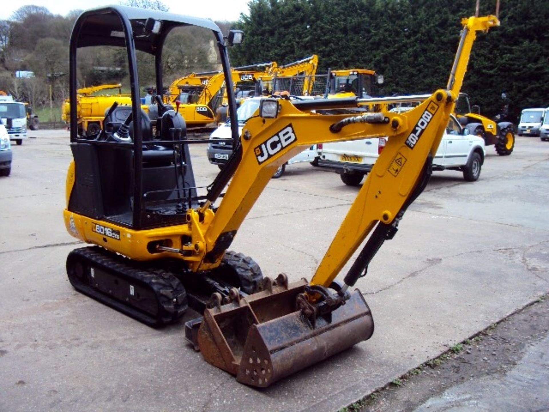 2015 JCB 8016 mini digger.   570 hours   3 buckets   Complete with twin axle Indespension plant - Image 2 of 5